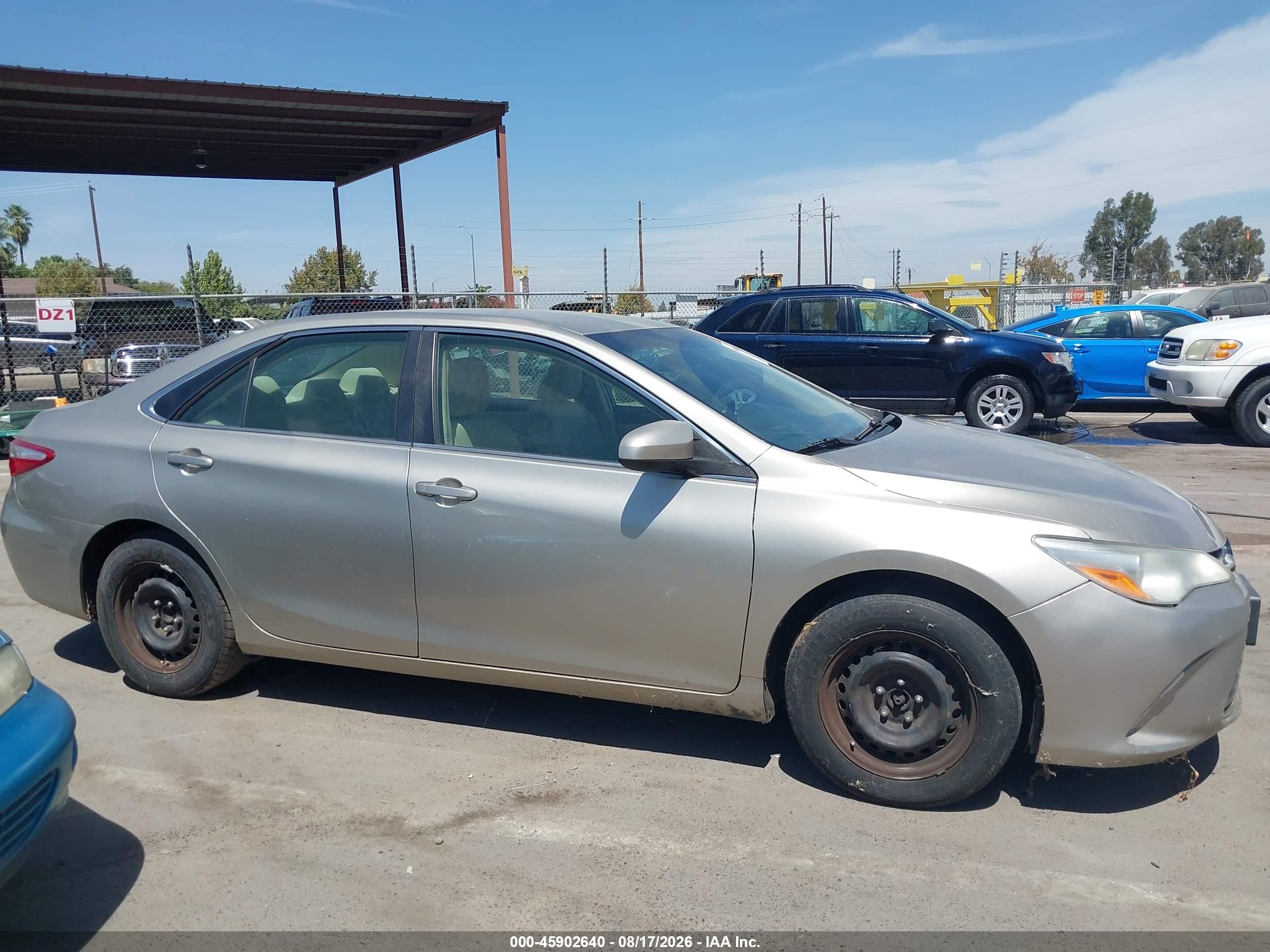 2015 Toyota Camry Le Золотой vin: 4T4BF1FK9FR484954