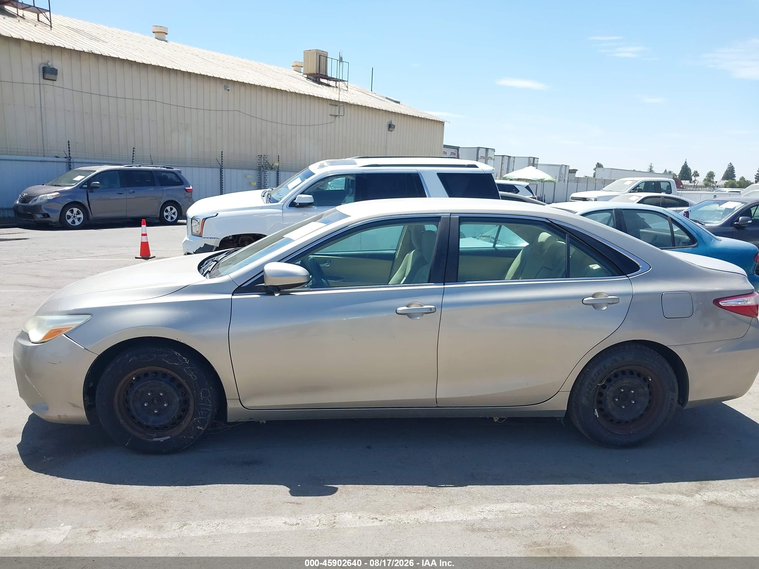 2015 Toyota Camry Le Золотой vin: 4T4BF1FK9FR484954