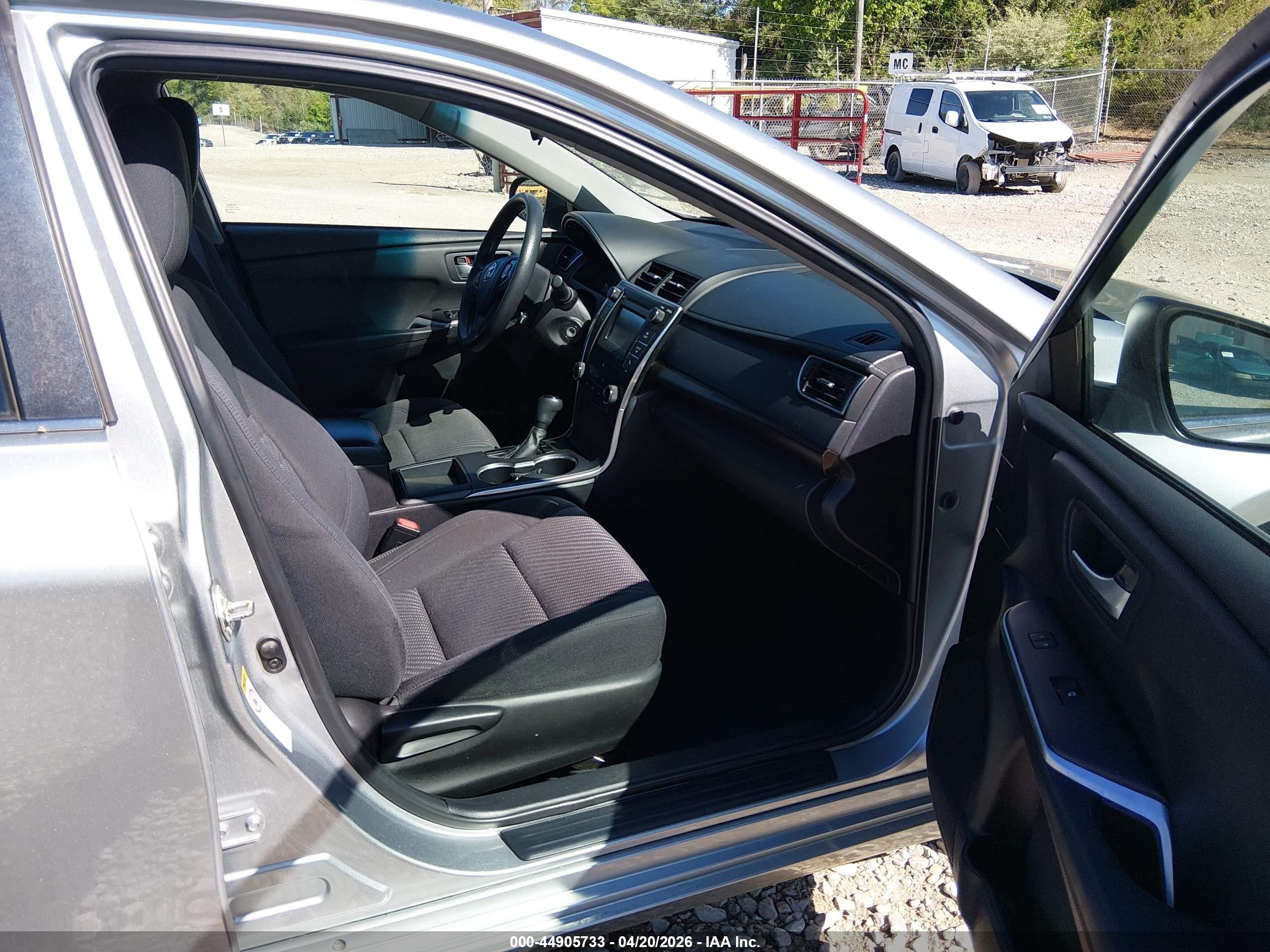 2015 Toyota Camry Le Серебряный vin: 4T4BF1FK9FR490804
