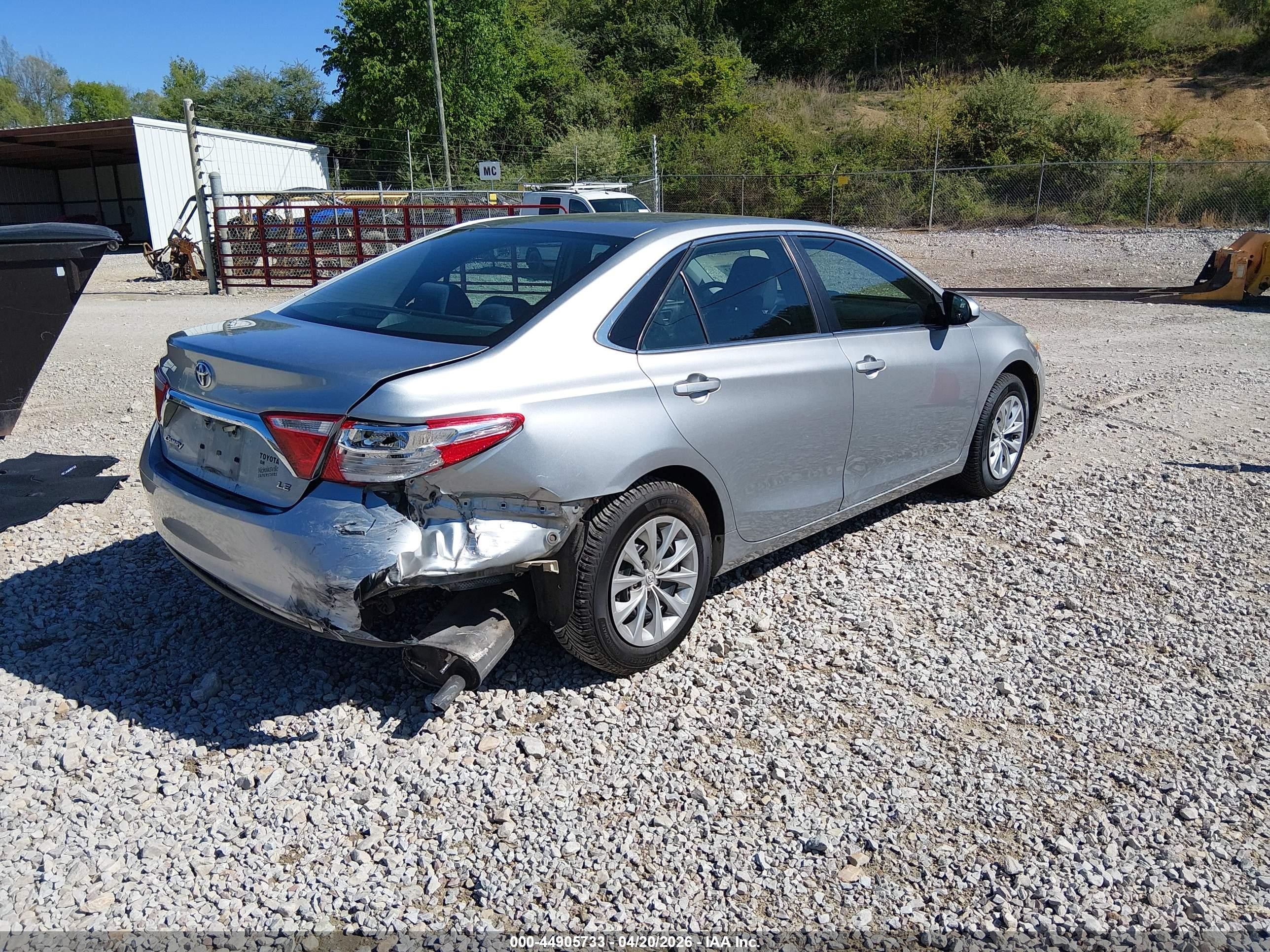 2015 Toyota Camry Le Серебряный vin: 4T4BF1FK9FR490804
