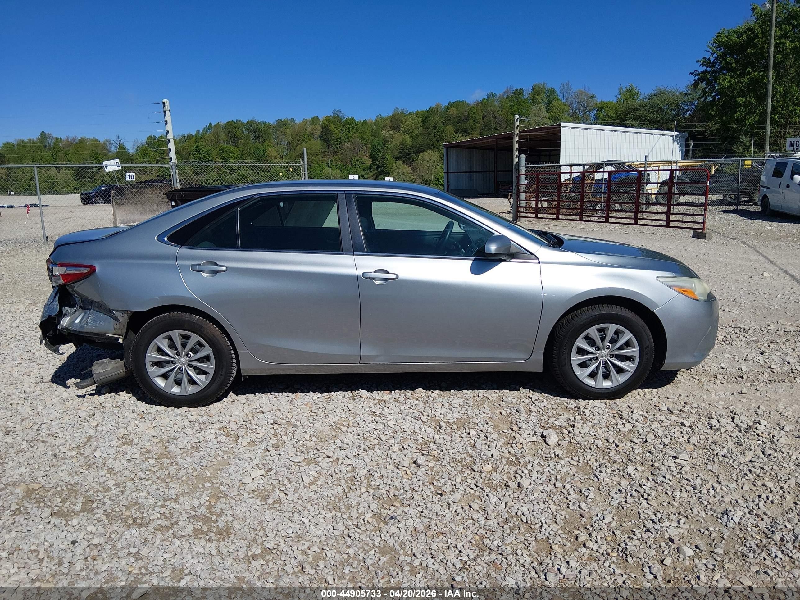 2015 Toyota Camry Le Серебряный vin: 4T4BF1FK9FR490804