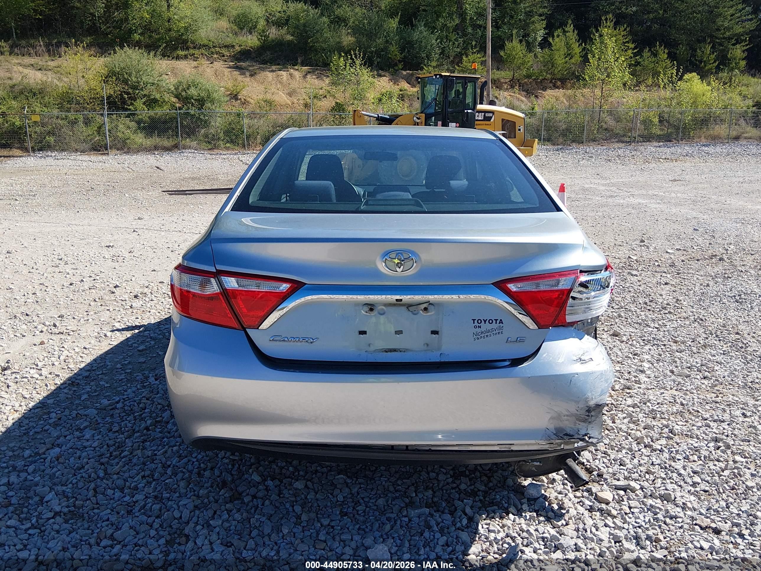 2015 Toyota Camry Le Серебряный vin: 4T4BF1FK9FR490804