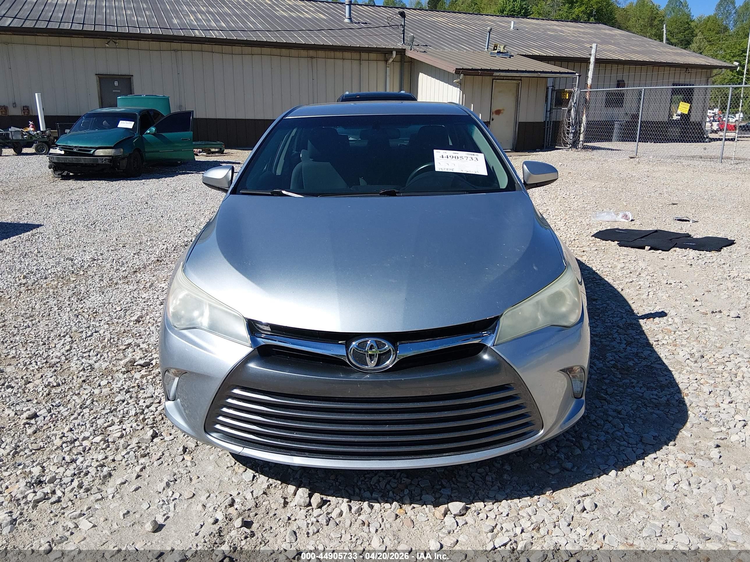 2015 Toyota Camry Le Серебряный vin: 4T4BF1FK9FR490804