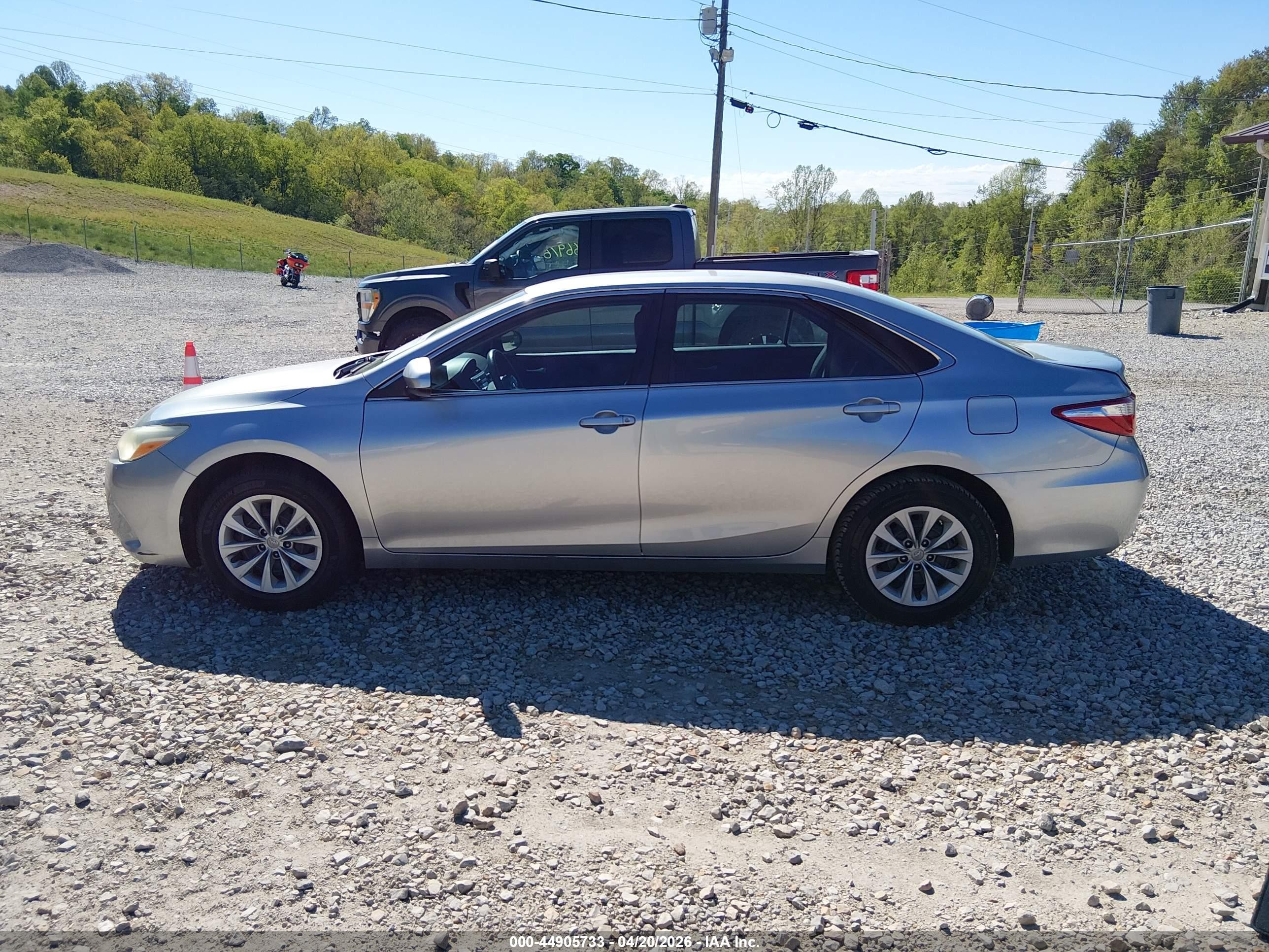 2015 Toyota Camry Le Серебряный vin: 4T4BF1FK9FR490804