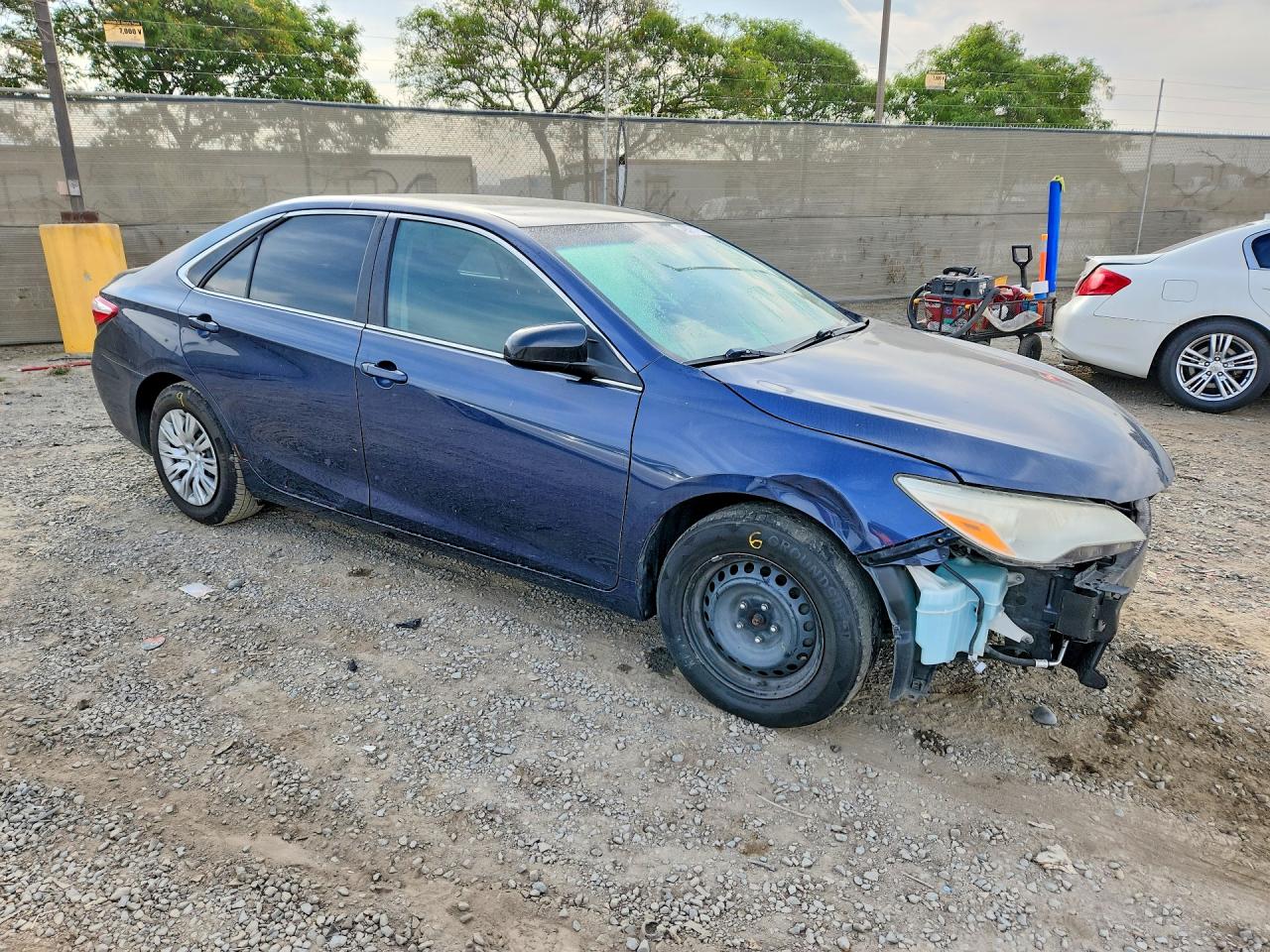 2015 Toyota Camry Le Blue vin: 4T4BF1FK9FR491337