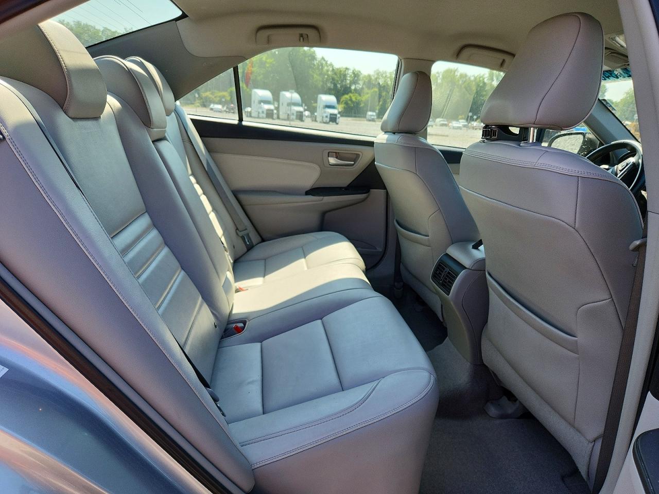 2015 Toyota Camry Xle Silver vin: 4T4BF1FK9FR497204