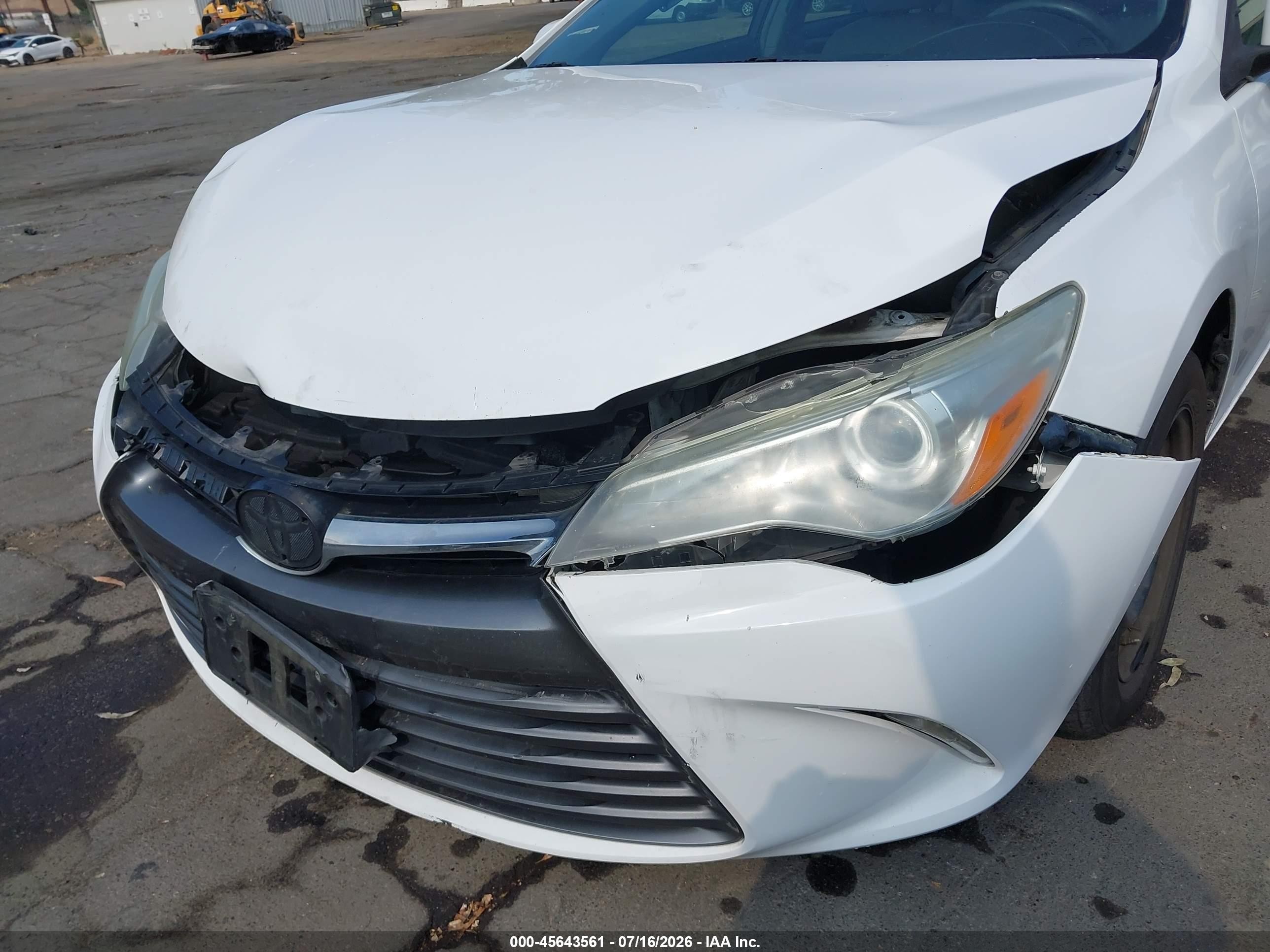 2015 Toyota Camry Le White vin: 4T4BF1FK9FR508251