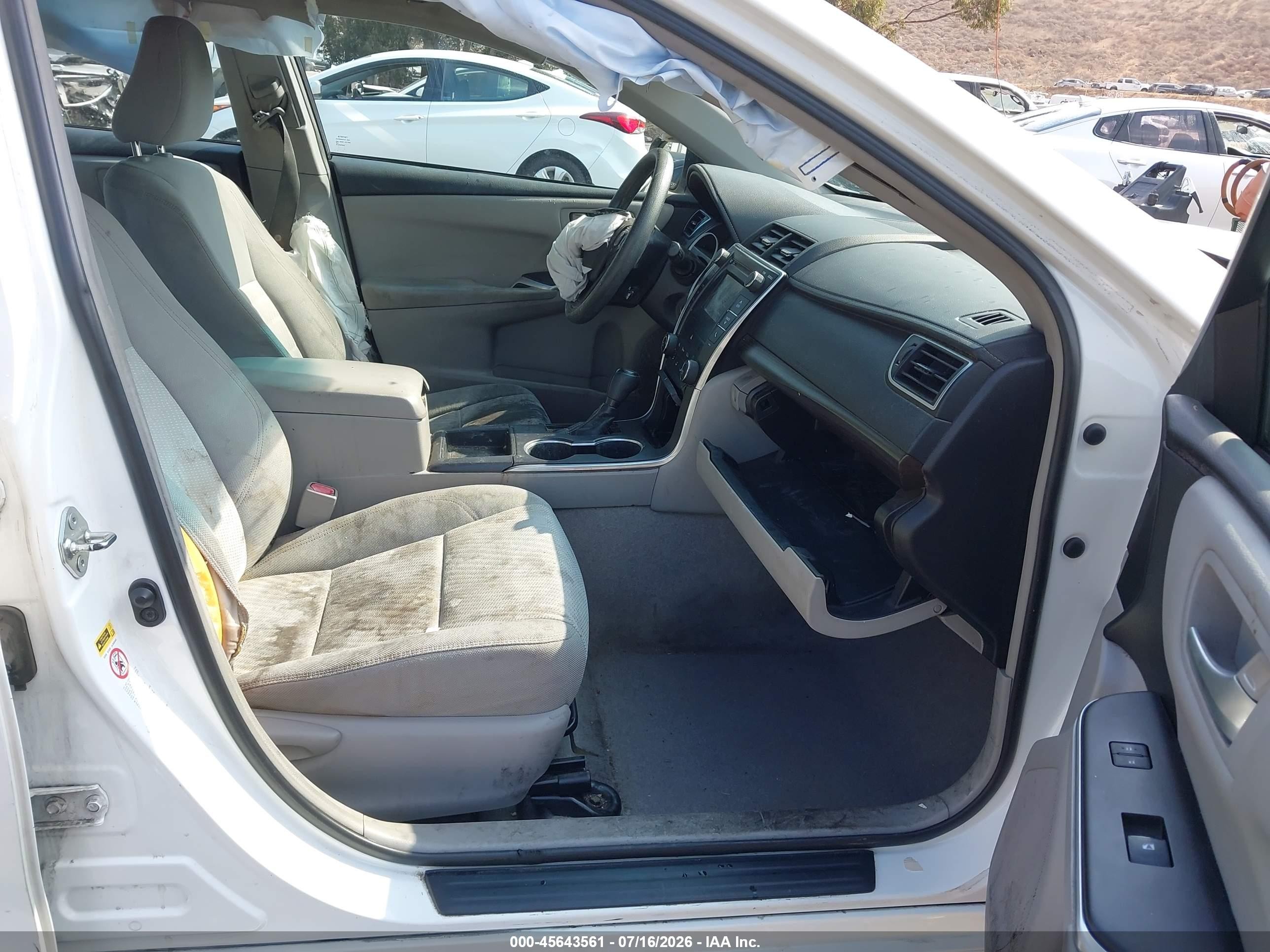 2015 Toyota Camry Le White vin: 4T4BF1FK9FR508251