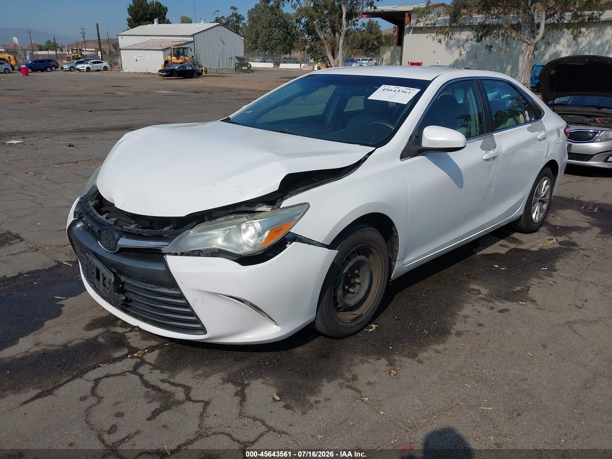 2015 Toyota Camry Le White vin: 4T4BF1FK9FR508251