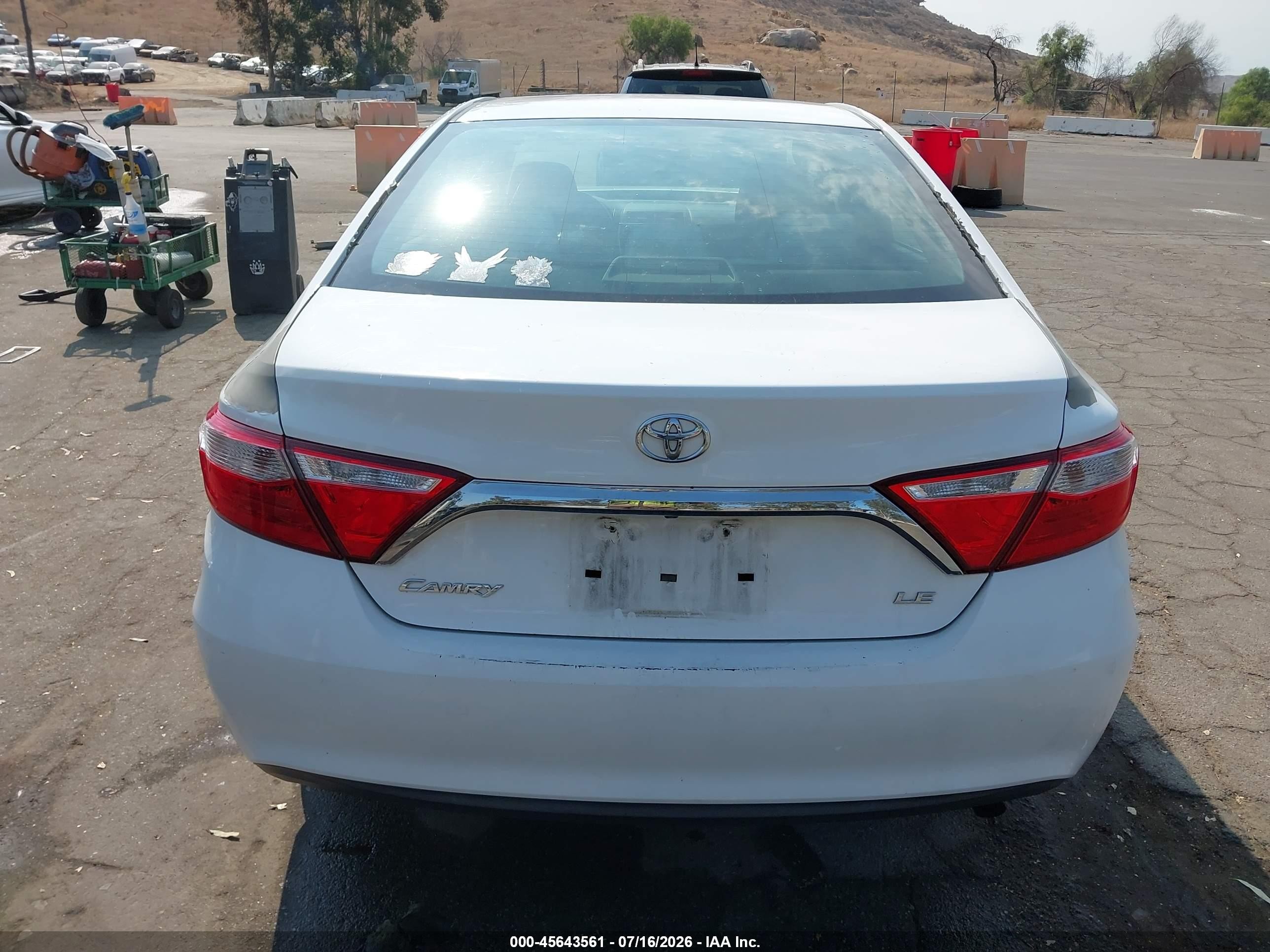 2015 Toyota Camry Le White vin: 4T4BF1FK9FR508251