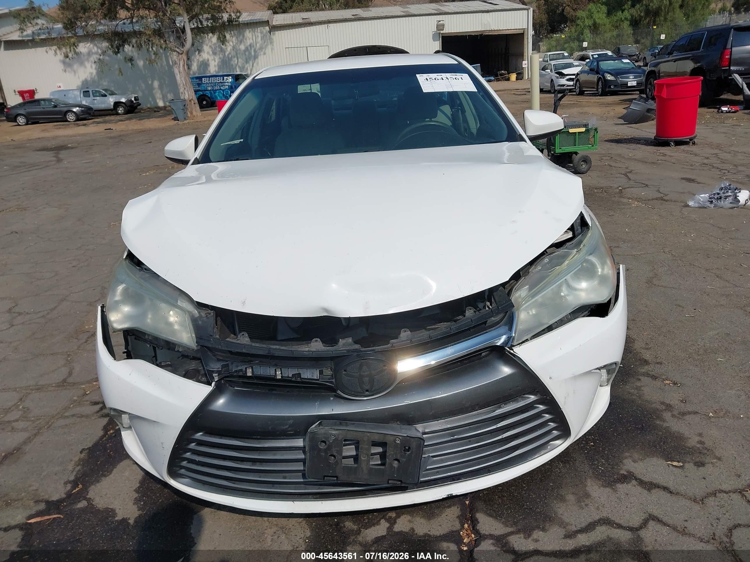 2015 Toyota Camry Le White vin: 4T4BF1FK9FR508251