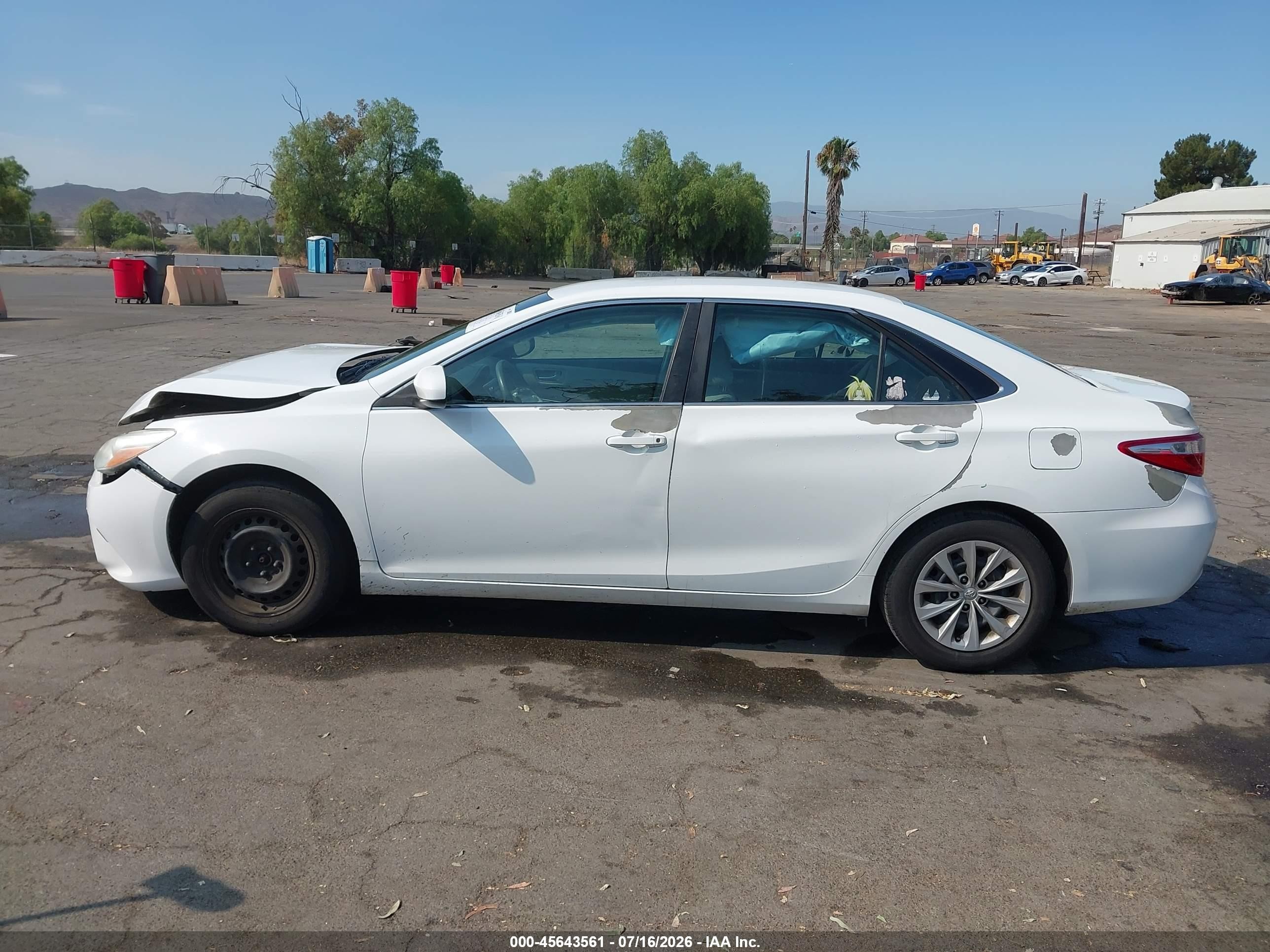2015 Toyota Camry Le White vin: 4T4BF1FK9FR508251