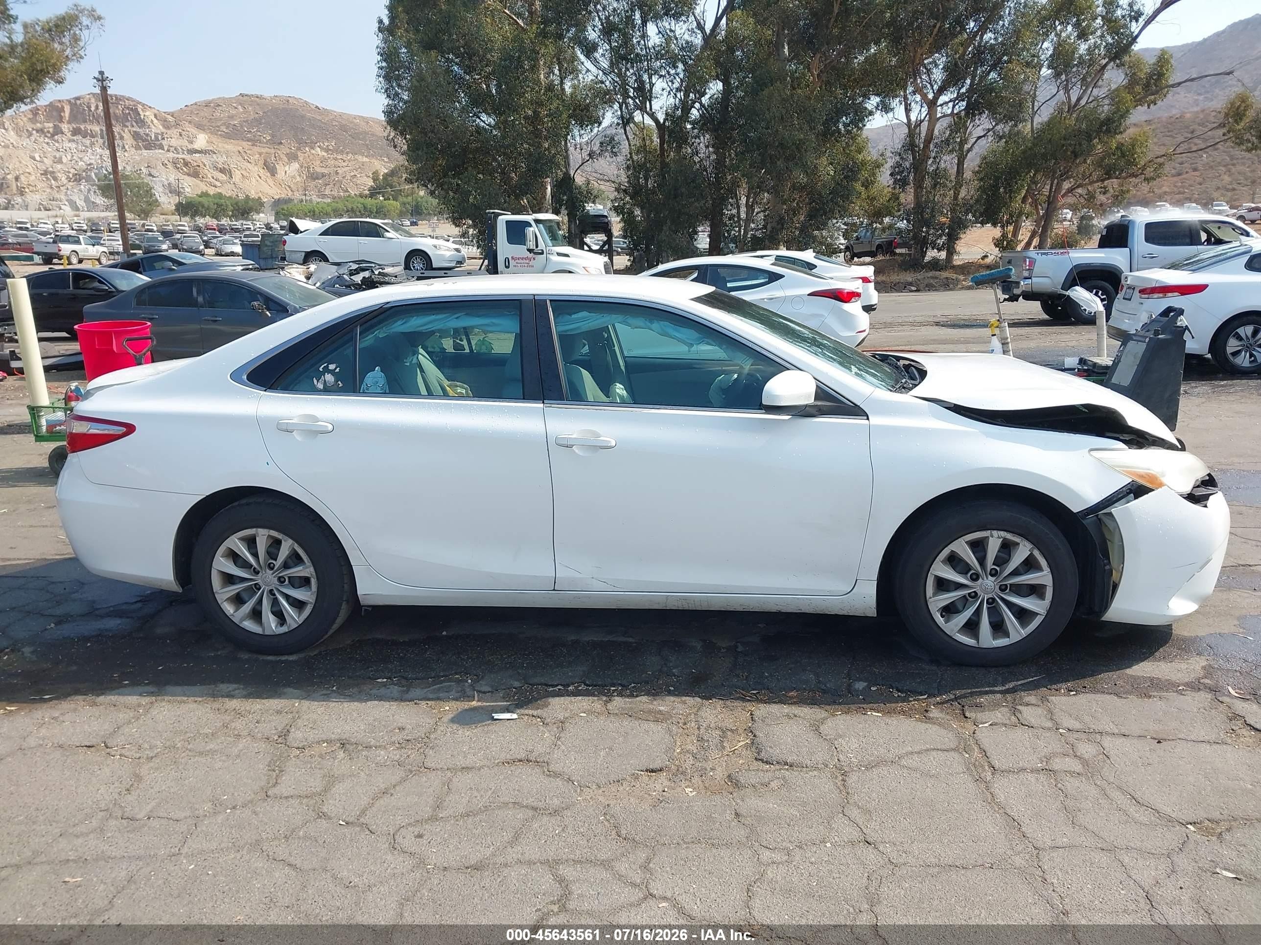 2015 Toyota Camry Le White vin: 4T4BF1FK9FR508251