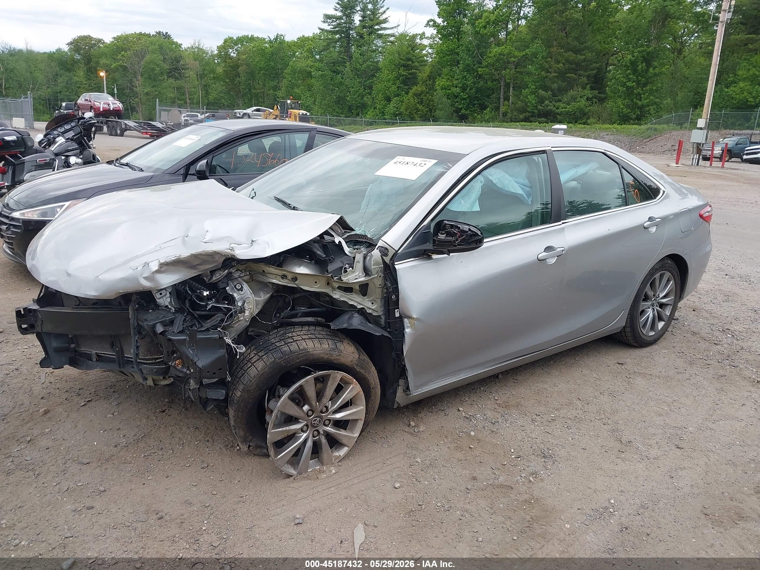 2016 Toyota Camry Xle Silver vin: 4T4BF1FK9GR554020