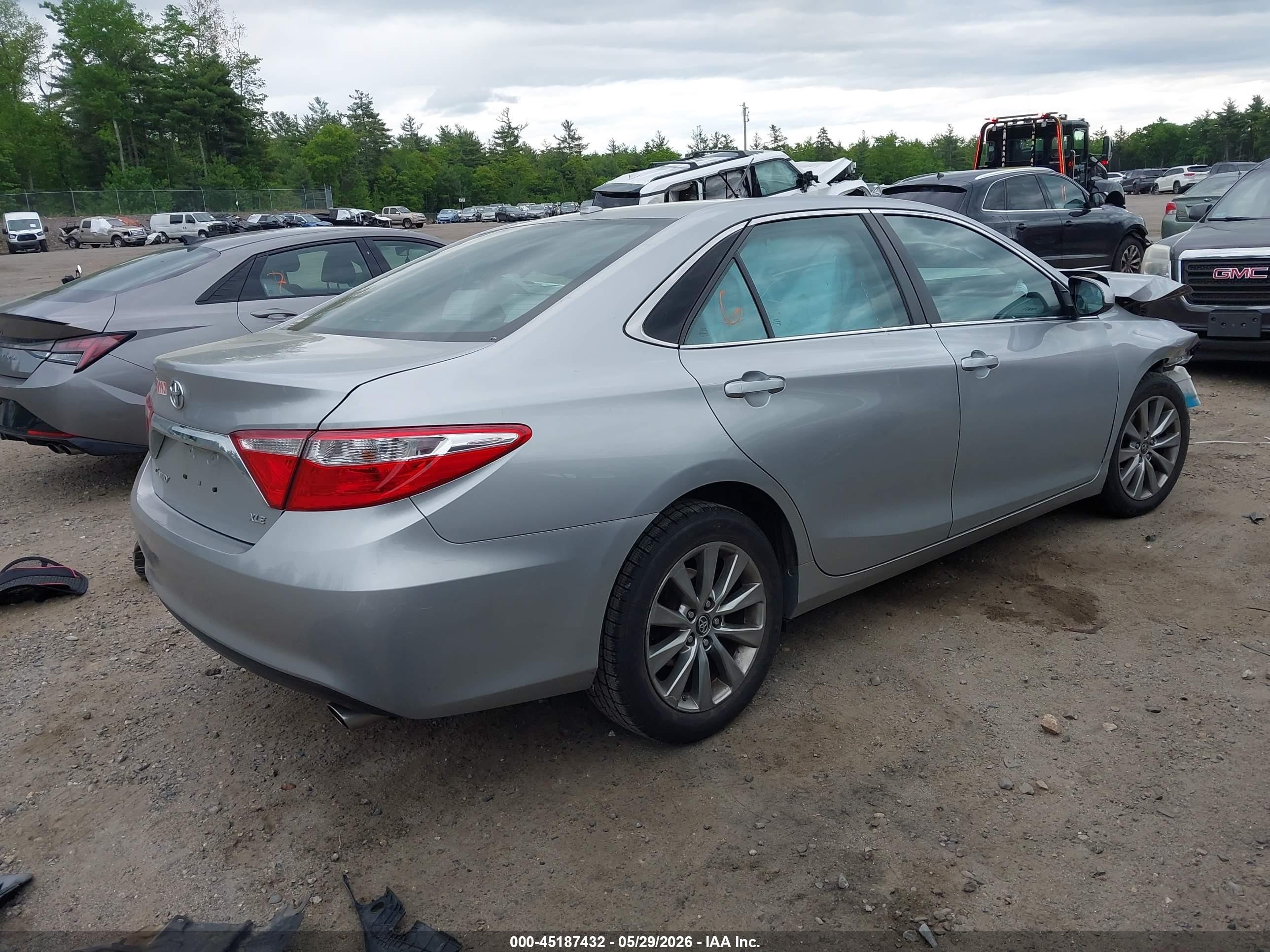 2016 Toyota Camry Xle Silver vin: 4T4BF1FK9GR554020