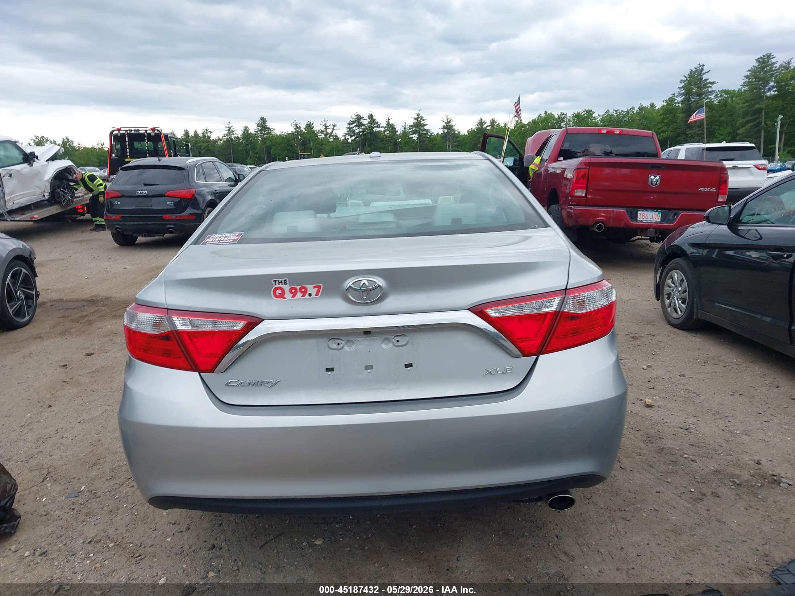 2016 Toyota Camry Xle Silver vin: 4T4BF1FK9GR554020