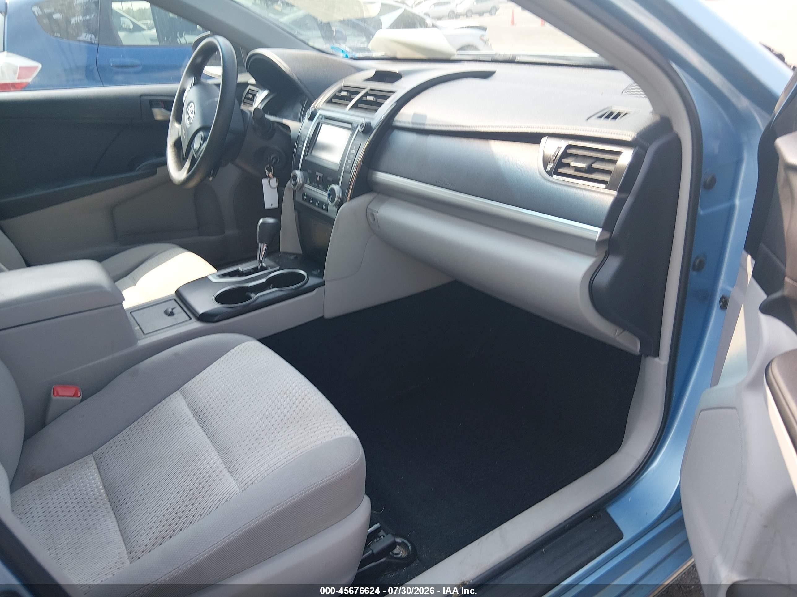 2012 Toyota Camry Le Blue vin: 4T4BF1FKXCR175182