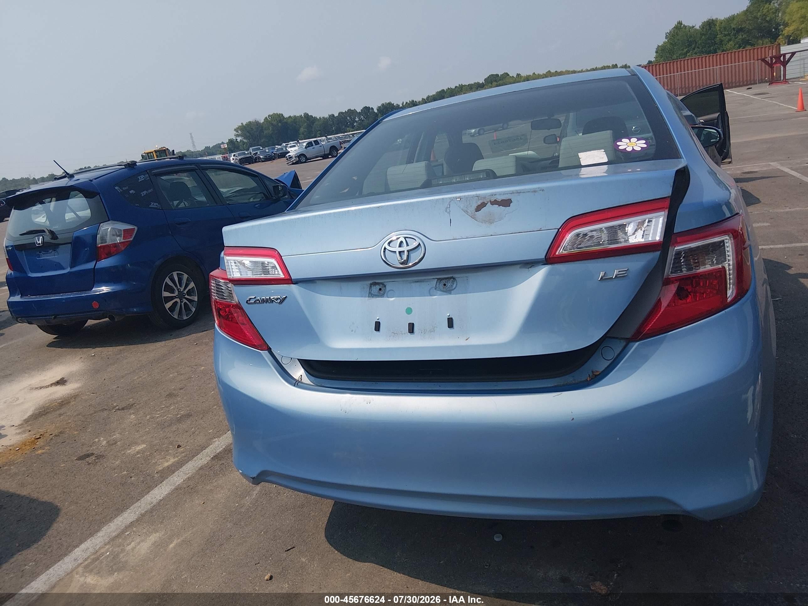 2012 Toyota Camry Le Blue vin: 4T4BF1FKXCR175182