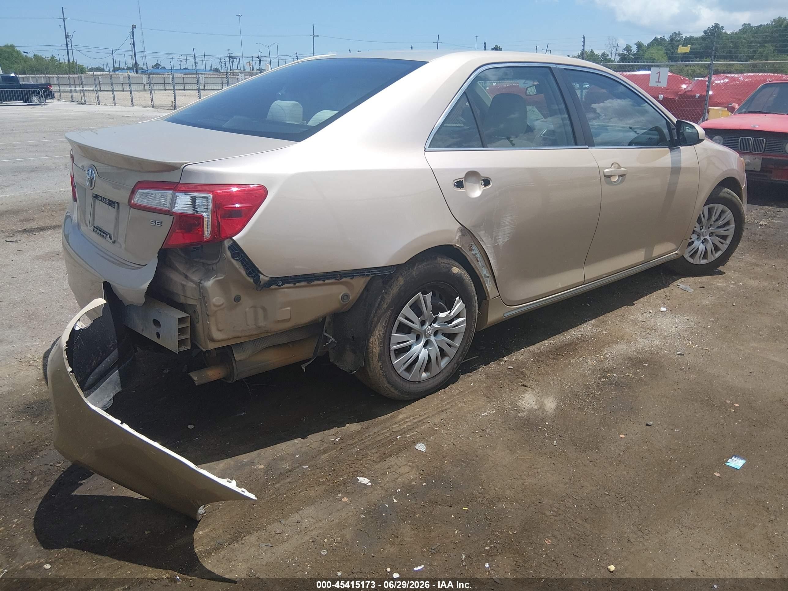 2012 Toyota Camry Le Gold vin: 4T4BF1FKXCR183539