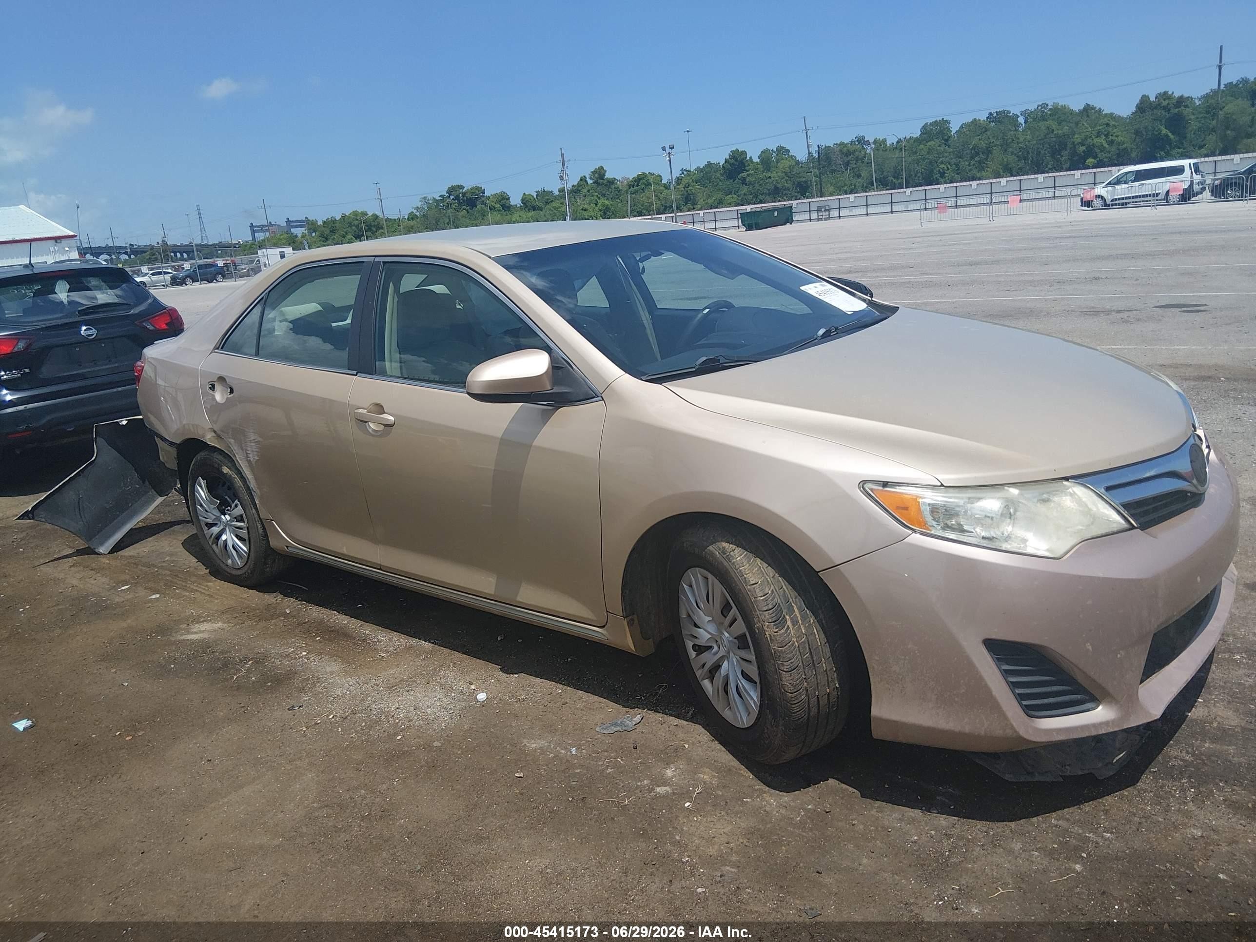 2012 Toyota Camry Le Gold vin: 4T4BF1FKXCR183539