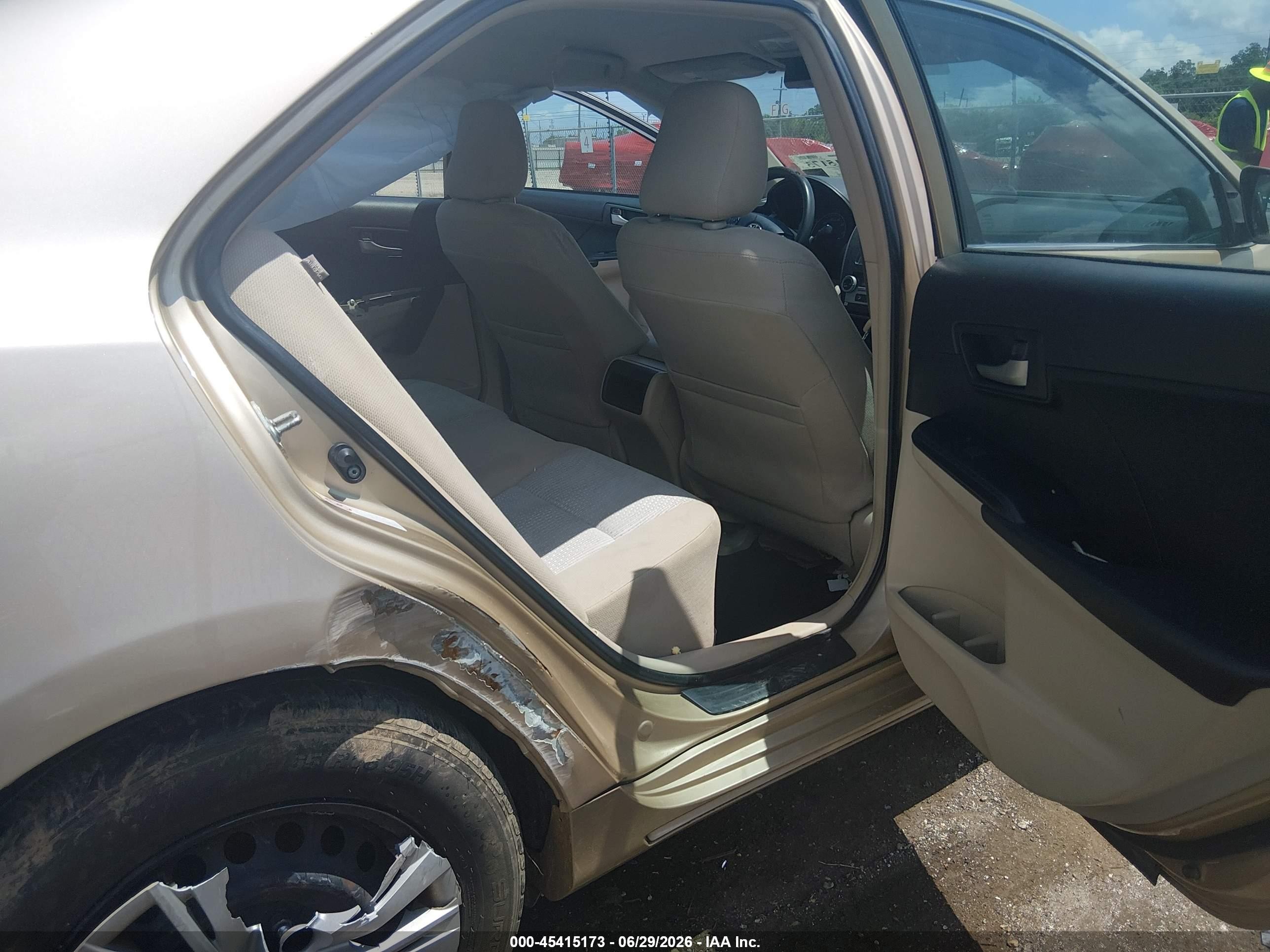 2012 Toyota Camry Le Gold vin: 4T4BF1FKXCR183539