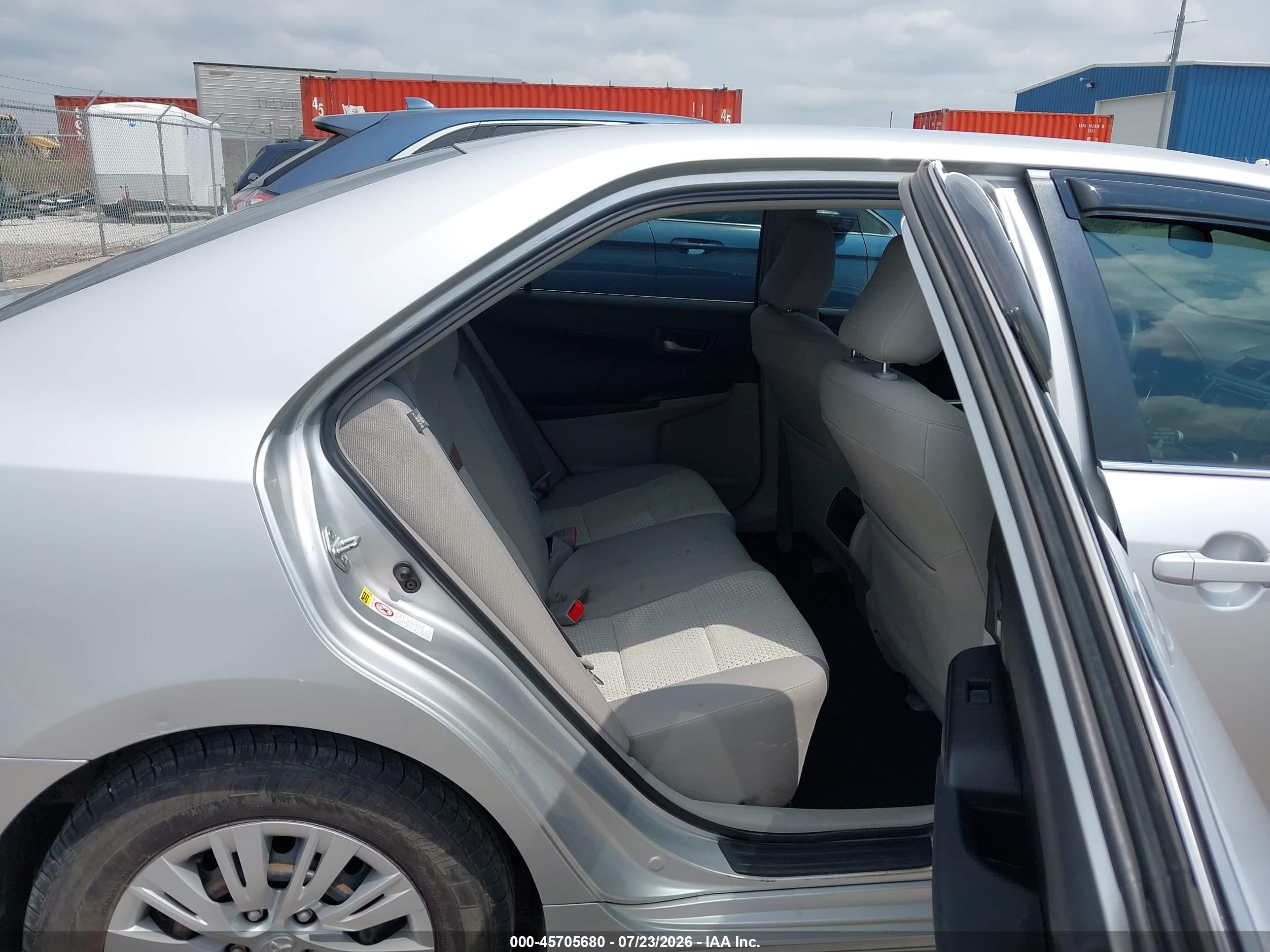 2012 Toyota Camry Le Silver vin: 4T4BF1FKXCR192225