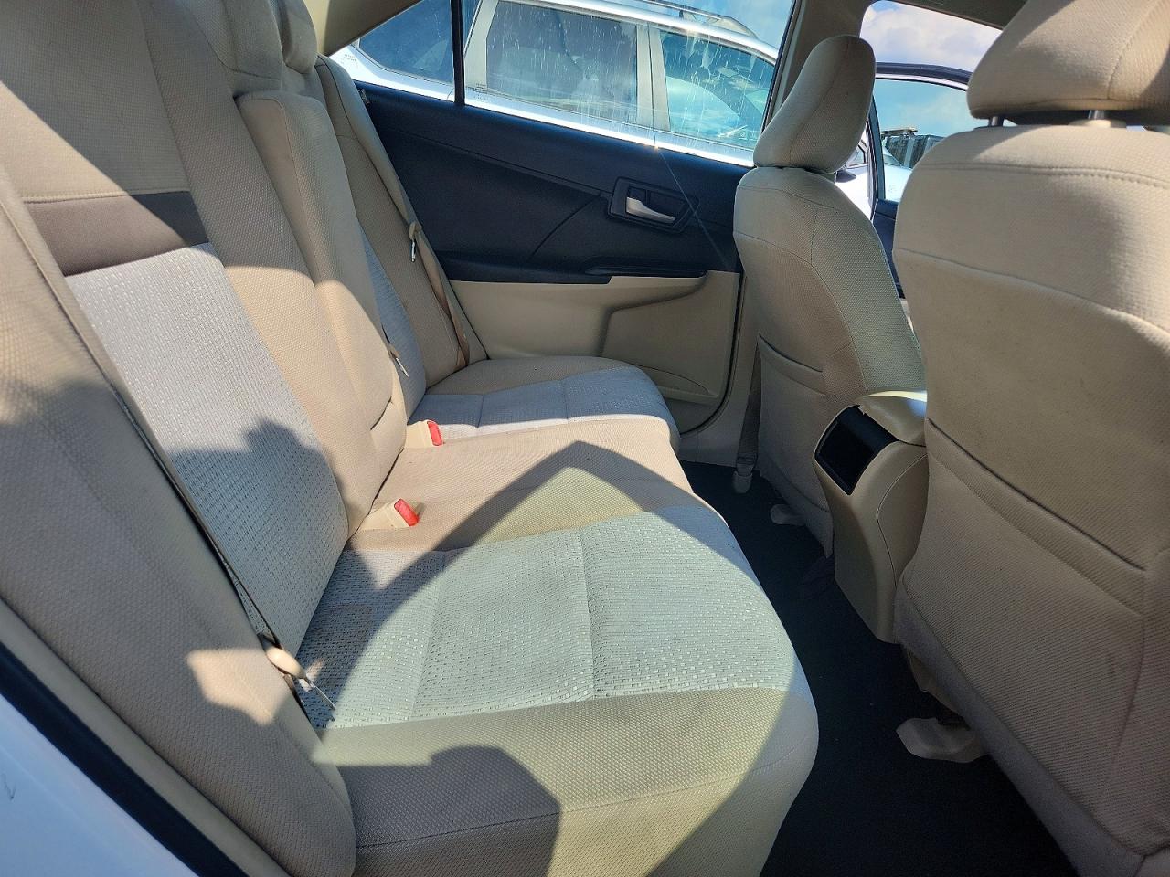 2012 Toyota Camry Le White vin: 4T4BF1FKXCR192337