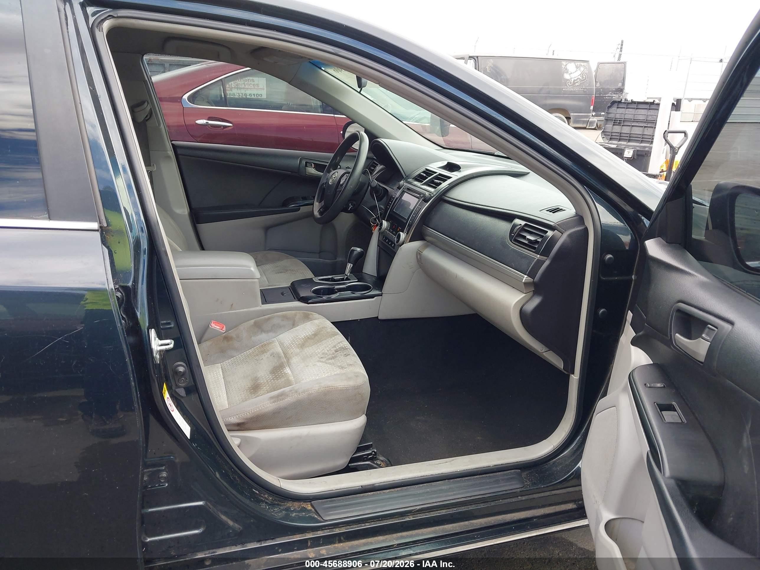 2012 Toyota Camry Le Blue vin: 4T4BF1FKXCR192869