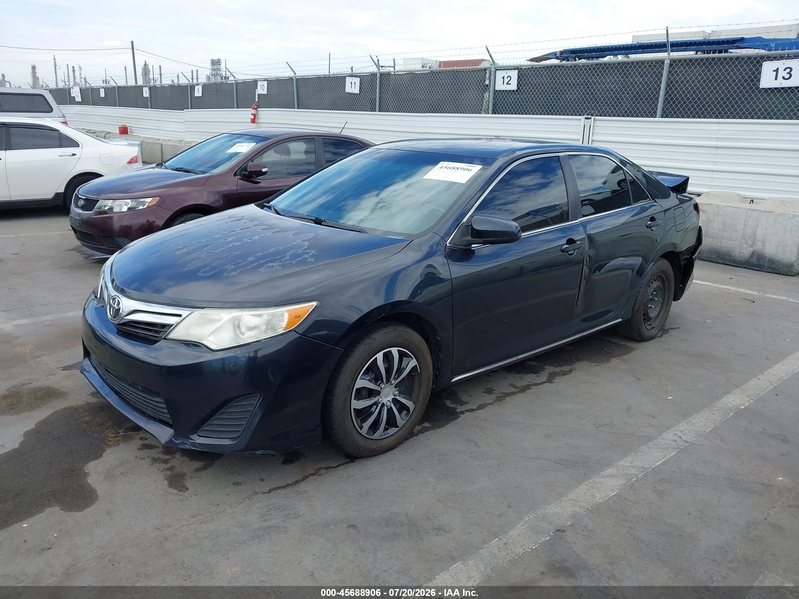 2012 Toyota Camry Le Blue vin: 4T4BF1FKXCR192869