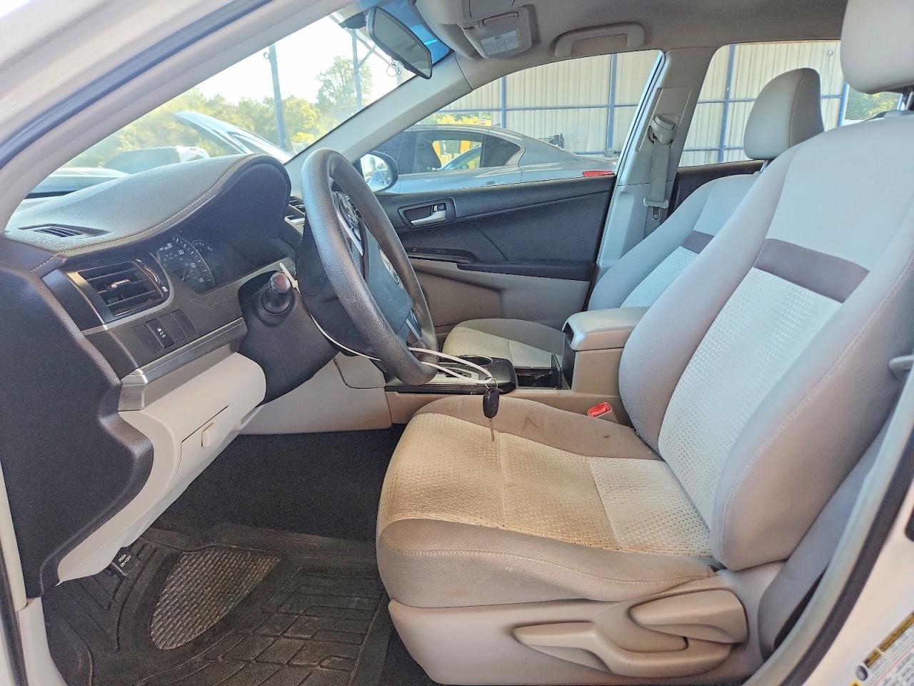 2012 Toyota Camry Le White vin: 4T4BF1FKXCR211758