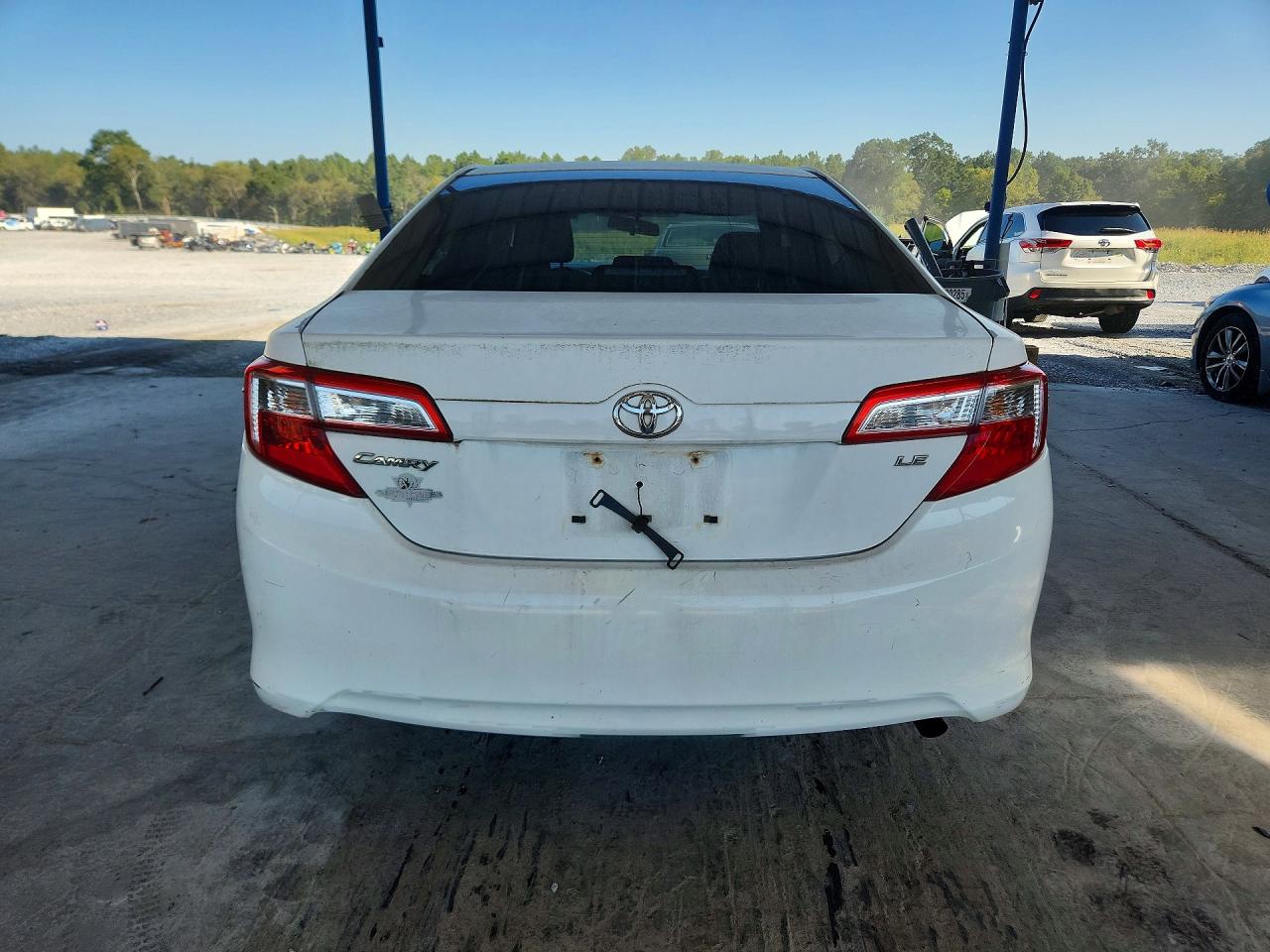 2012 Toyota Camry Le White vin: 4T4BF1FKXCR211758