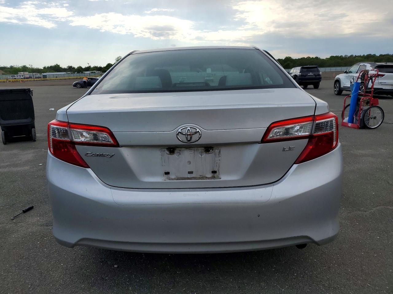 2012 Toyota Camry Le Silver vin: 4T4BF1FKXCR251998