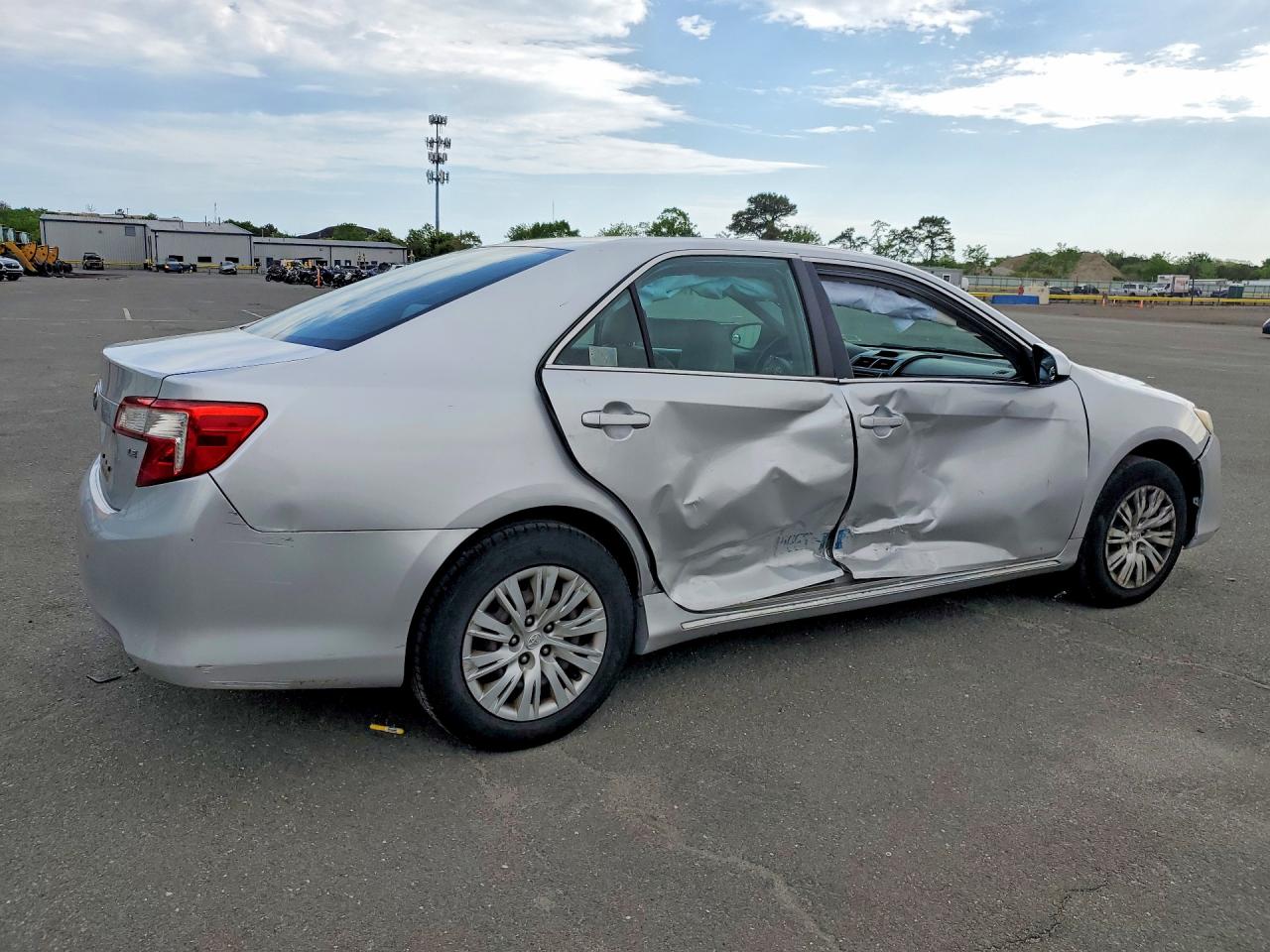2012 Toyota Camry Le Silver vin: 4T4BF1FKXCR251998