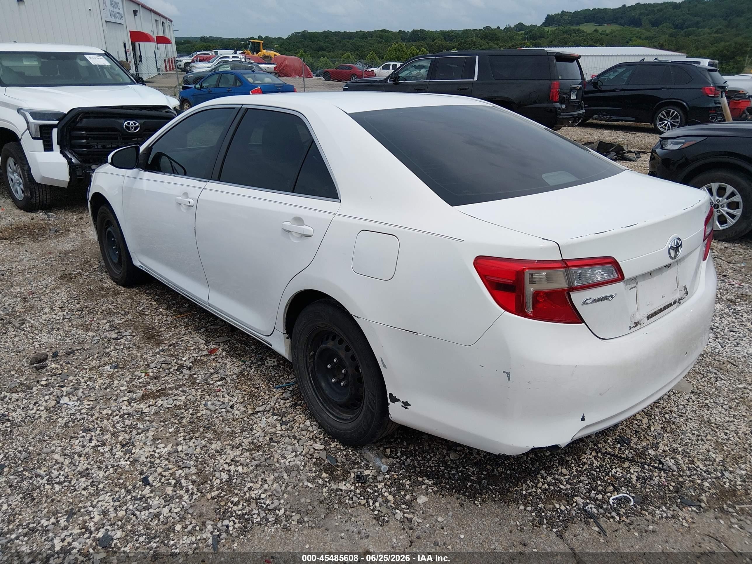 2013 Toyota Camry Le White vin: 4T4BF1FKXDR278104