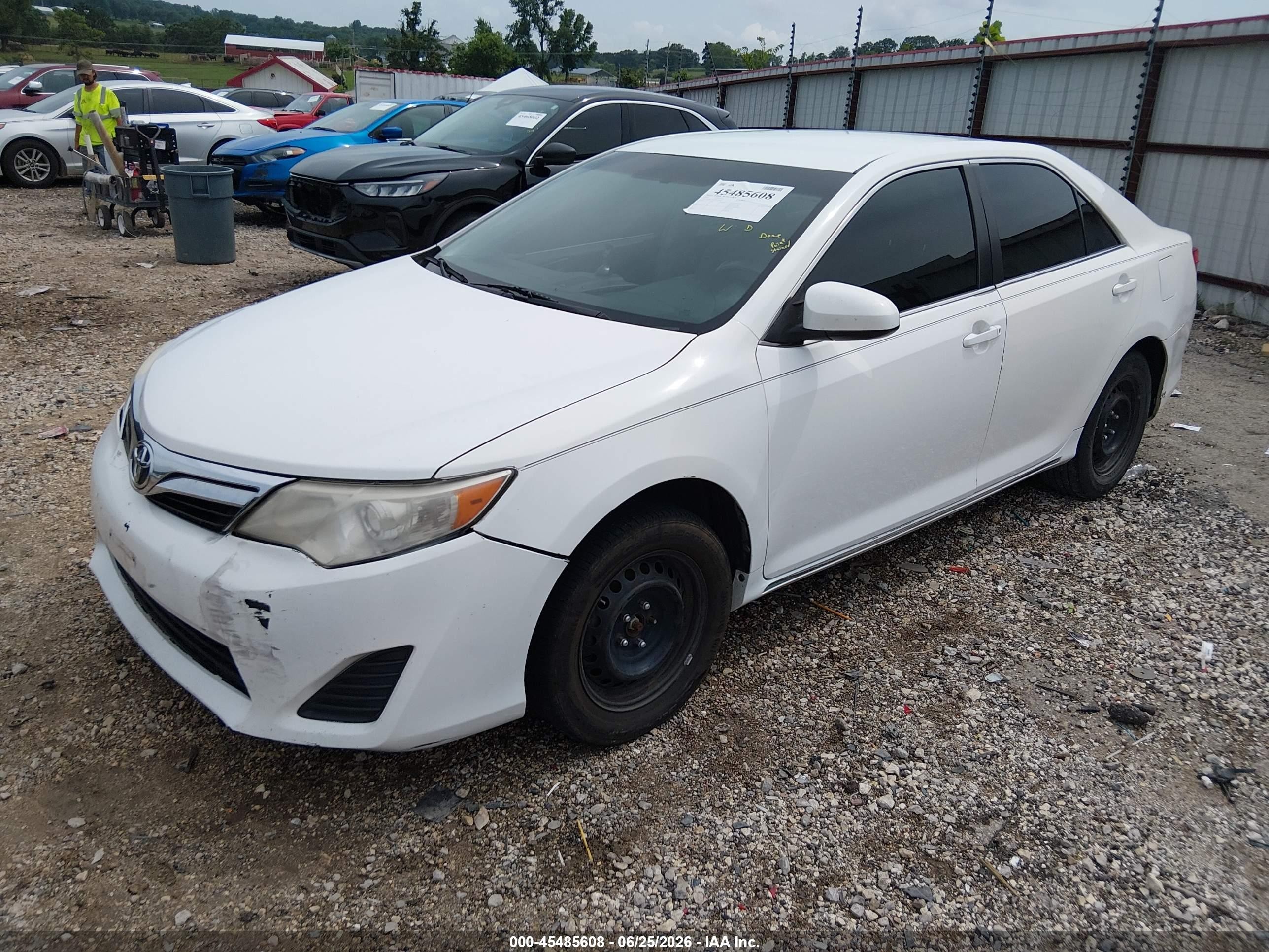 2013 Toyota Camry Le White vin: 4T4BF1FKXDR278104