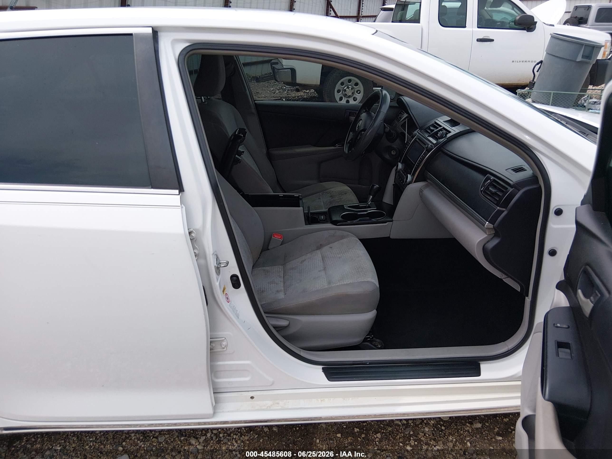 2013 Toyota Camry Le White vin: 4T4BF1FKXDR278104