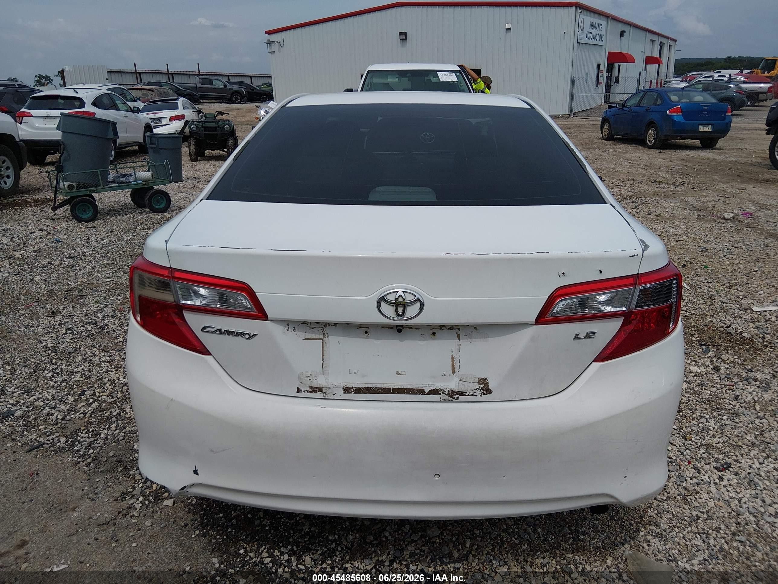 2013 Toyota Camry Le White vin: 4T4BF1FKXDR278104