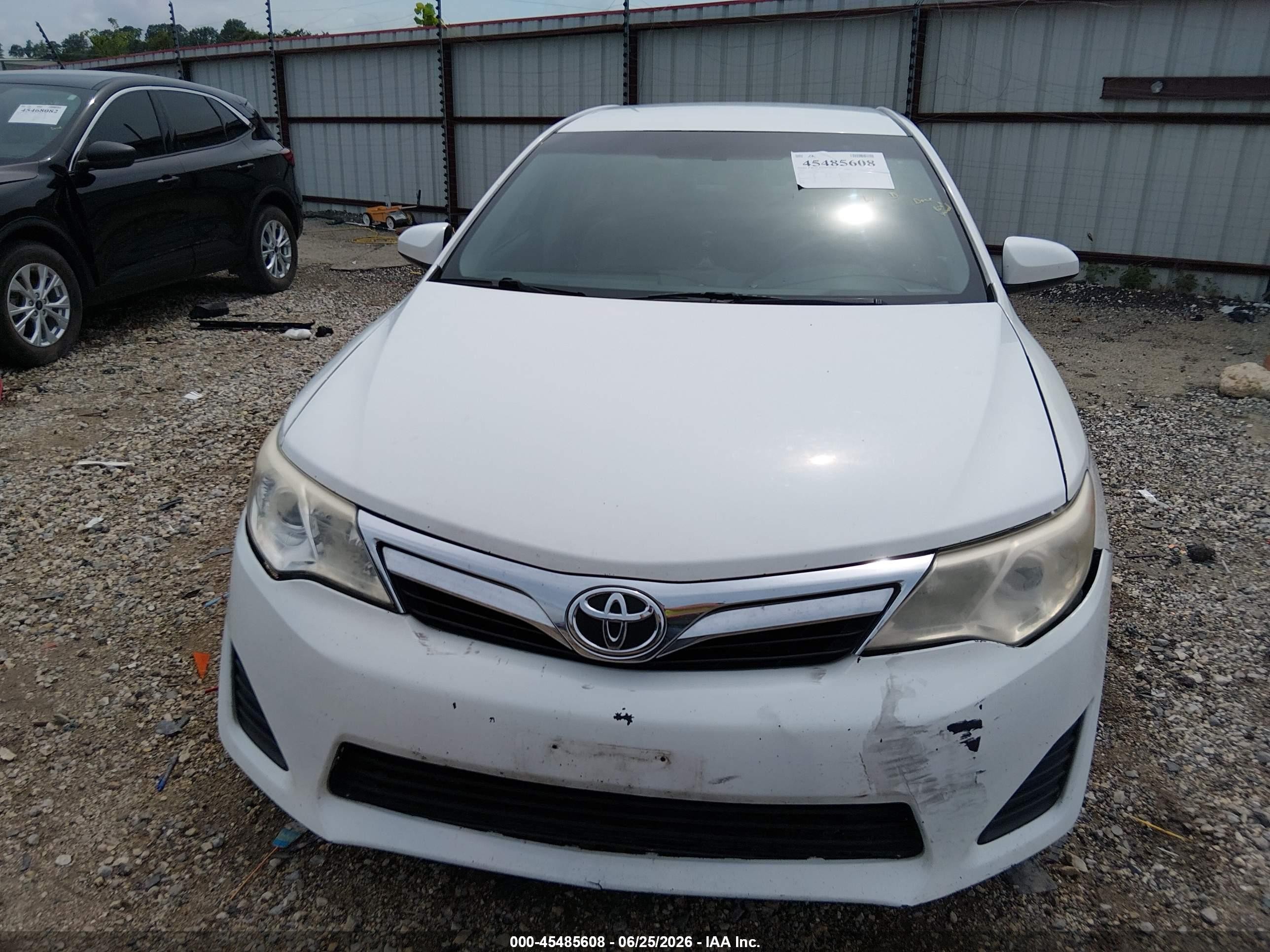 2013 Toyota Camry Le White vin: 4T4BF1FKXDR278104