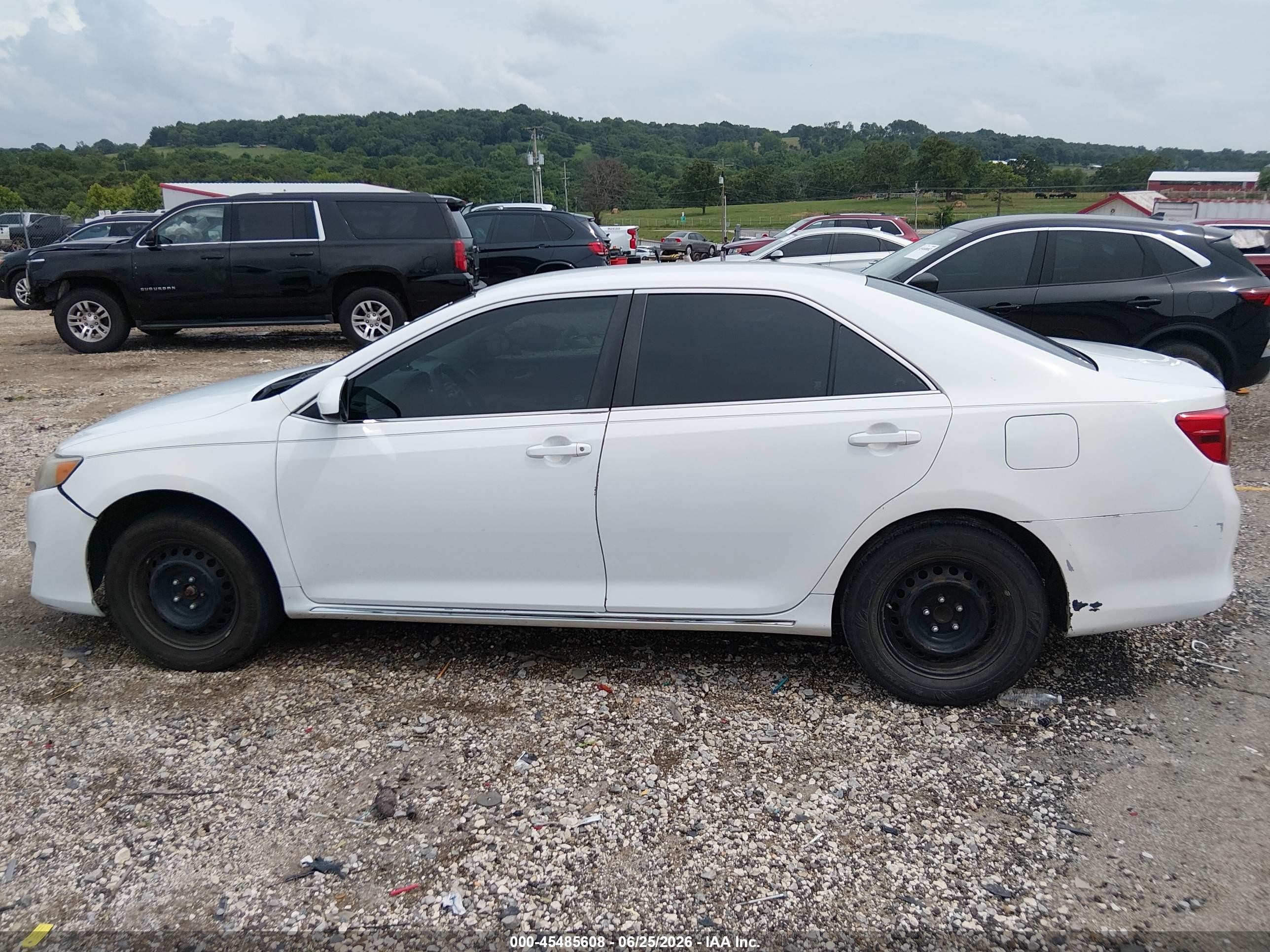 2013 Toyota Camry Le White vin: 4T4BF1FKXDR278104