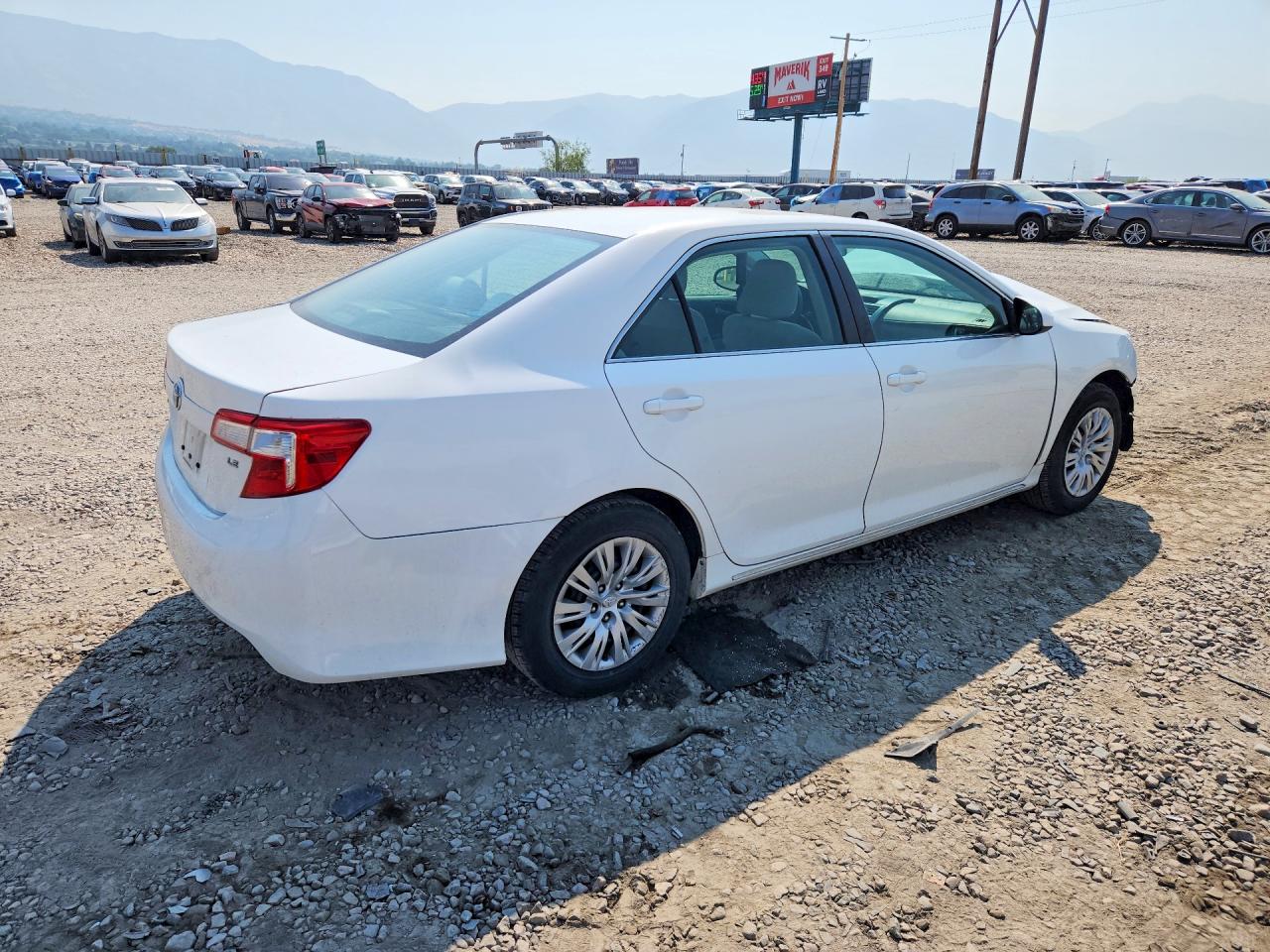 2013 Toyota Camry Le White vin: 4T4BF1FKXDR281438