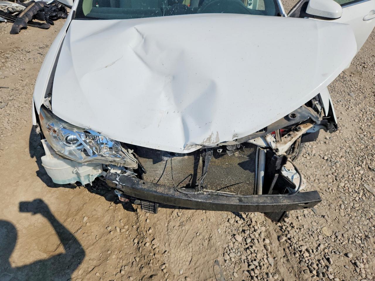 2013 Toyota Camry Le White vin: 4T4BF1FKXDR281438