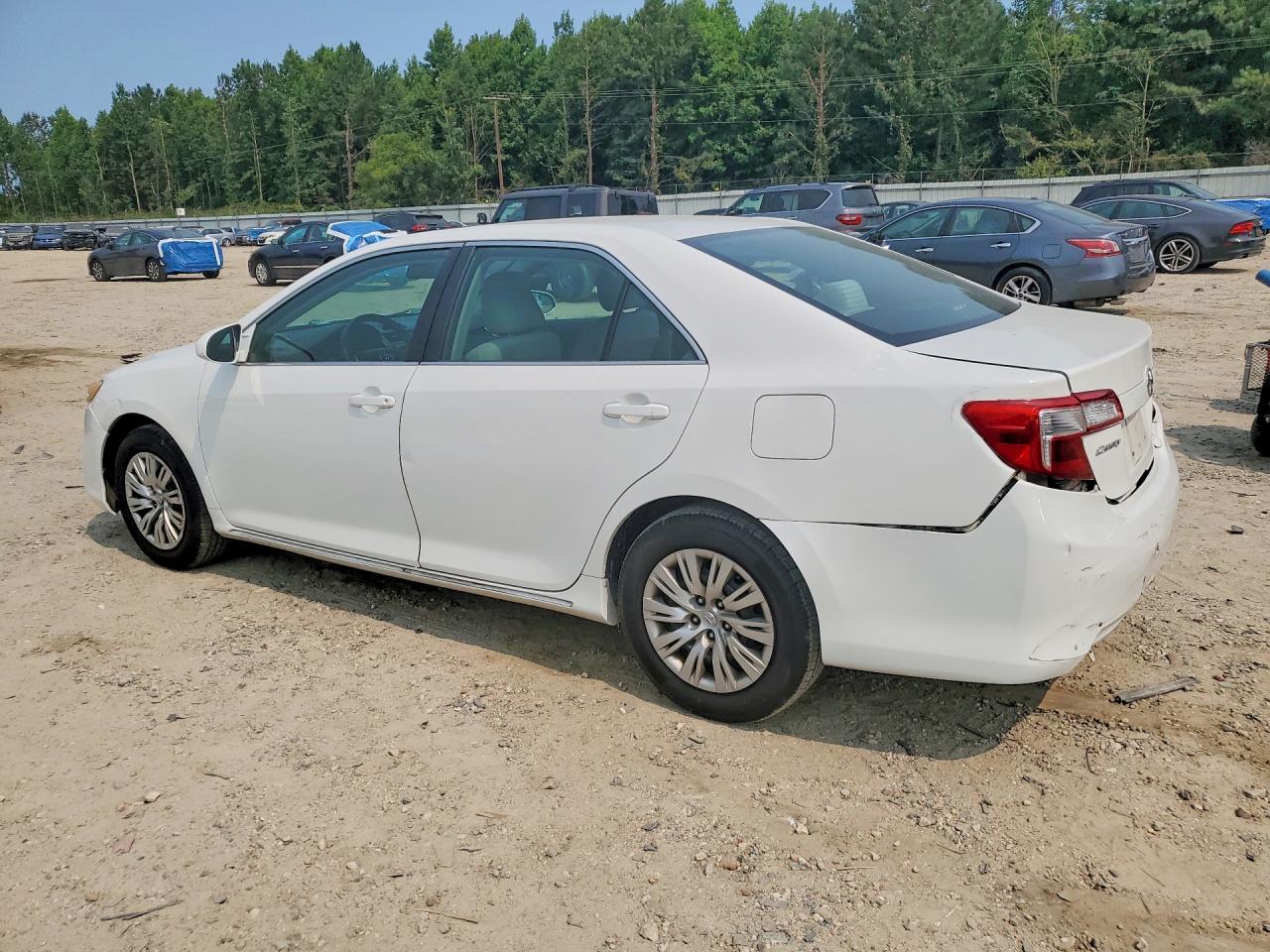 2013 Toyota Camry Le White vin: 4T4BF1FKXDR284713