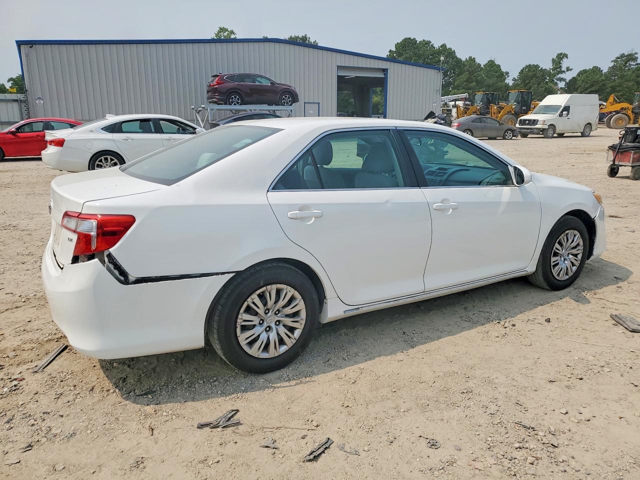 2013 Toyota Camry Le White vin: 4T4BF1FKXDR284713