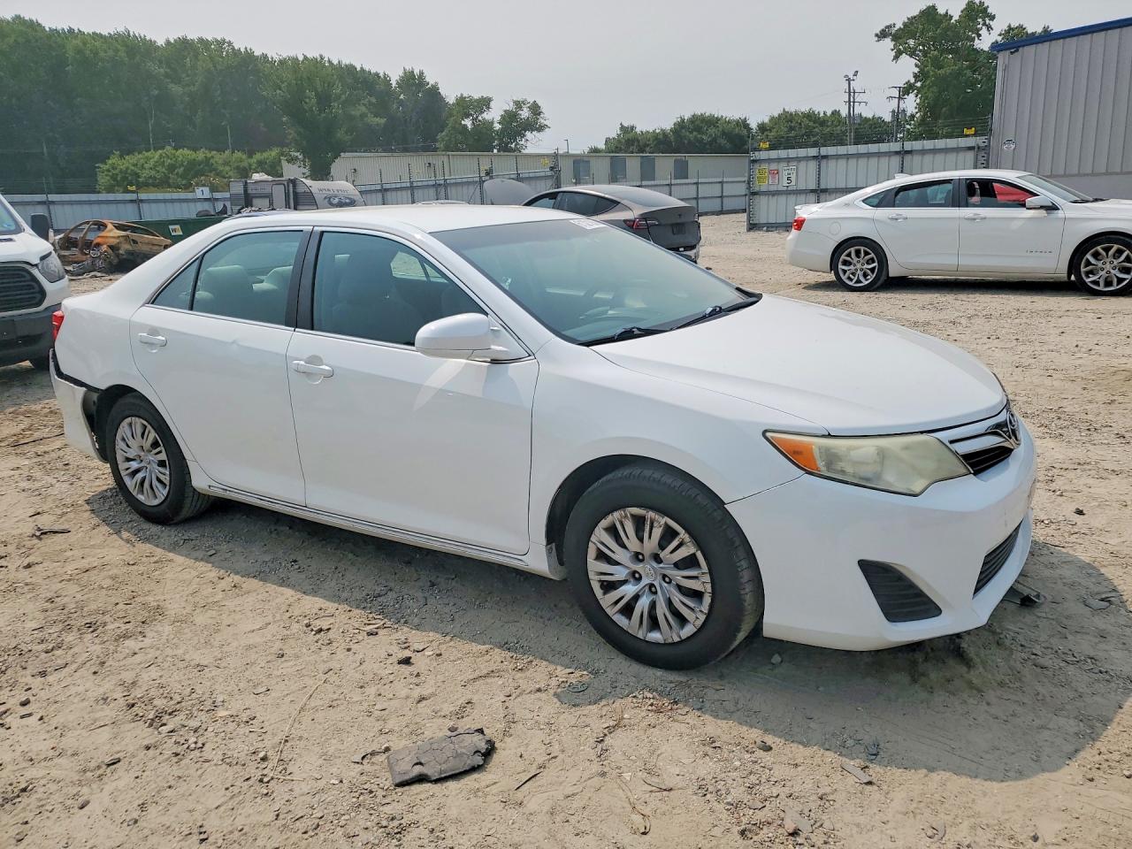 2013 Toyota Camry Le White vin: 4T4BF1FKXDR284713