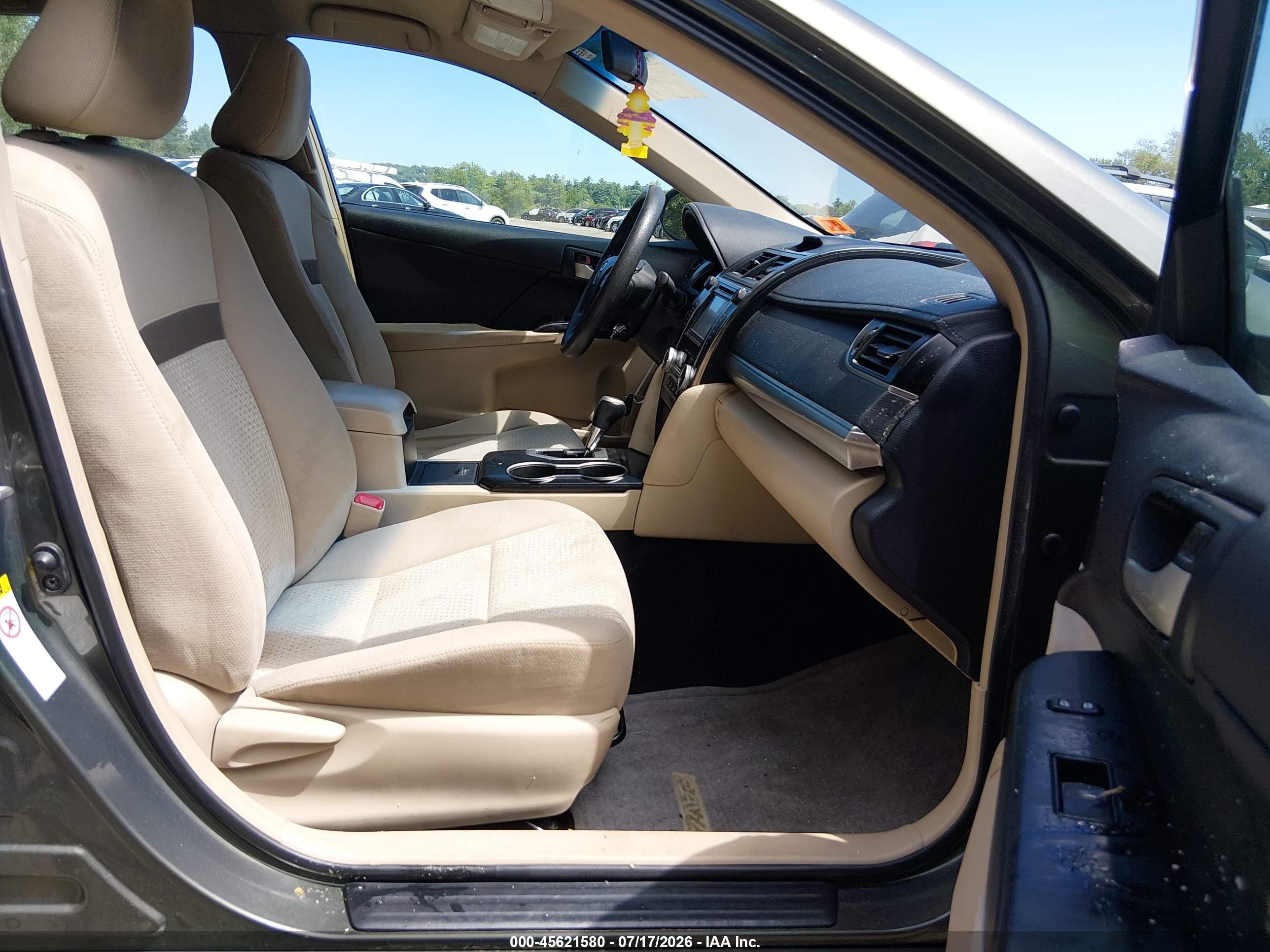 2013 Toyota Camry Le Green vin: 4T4BF1FKXDR293492