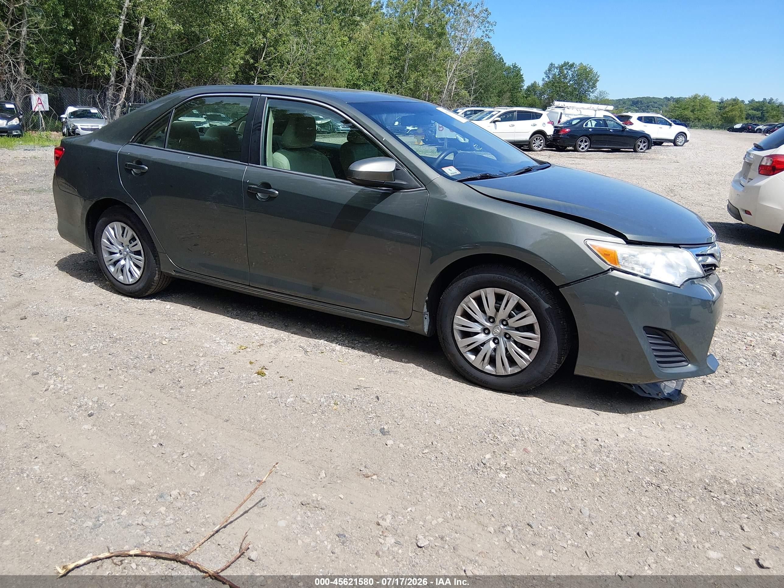 2013 Toyota Camry Le Green vin: 4T4BF1FKXDR293492