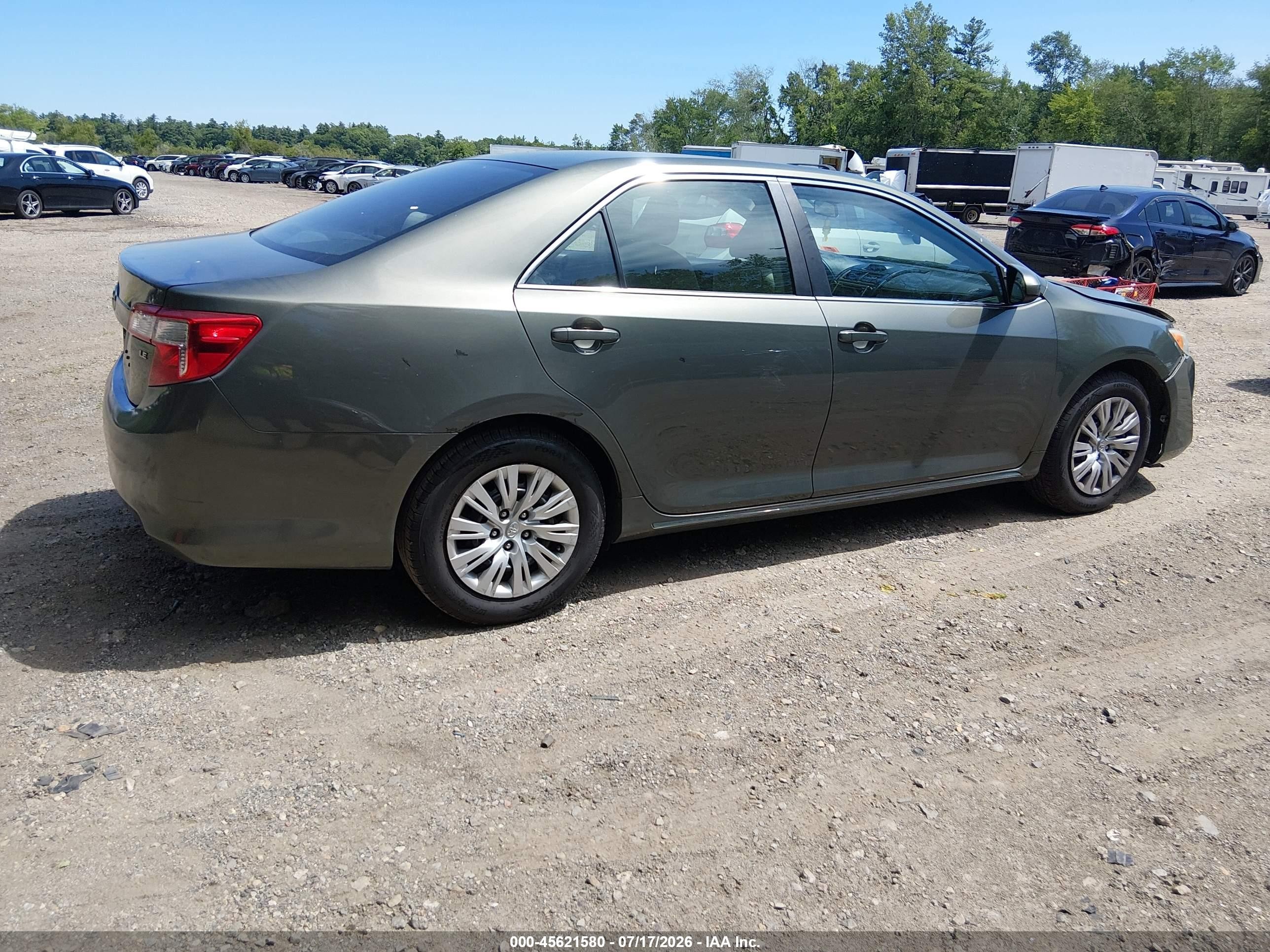 2013 Toyota Camry Le Green vin: 4T4BF1FKXDR293492