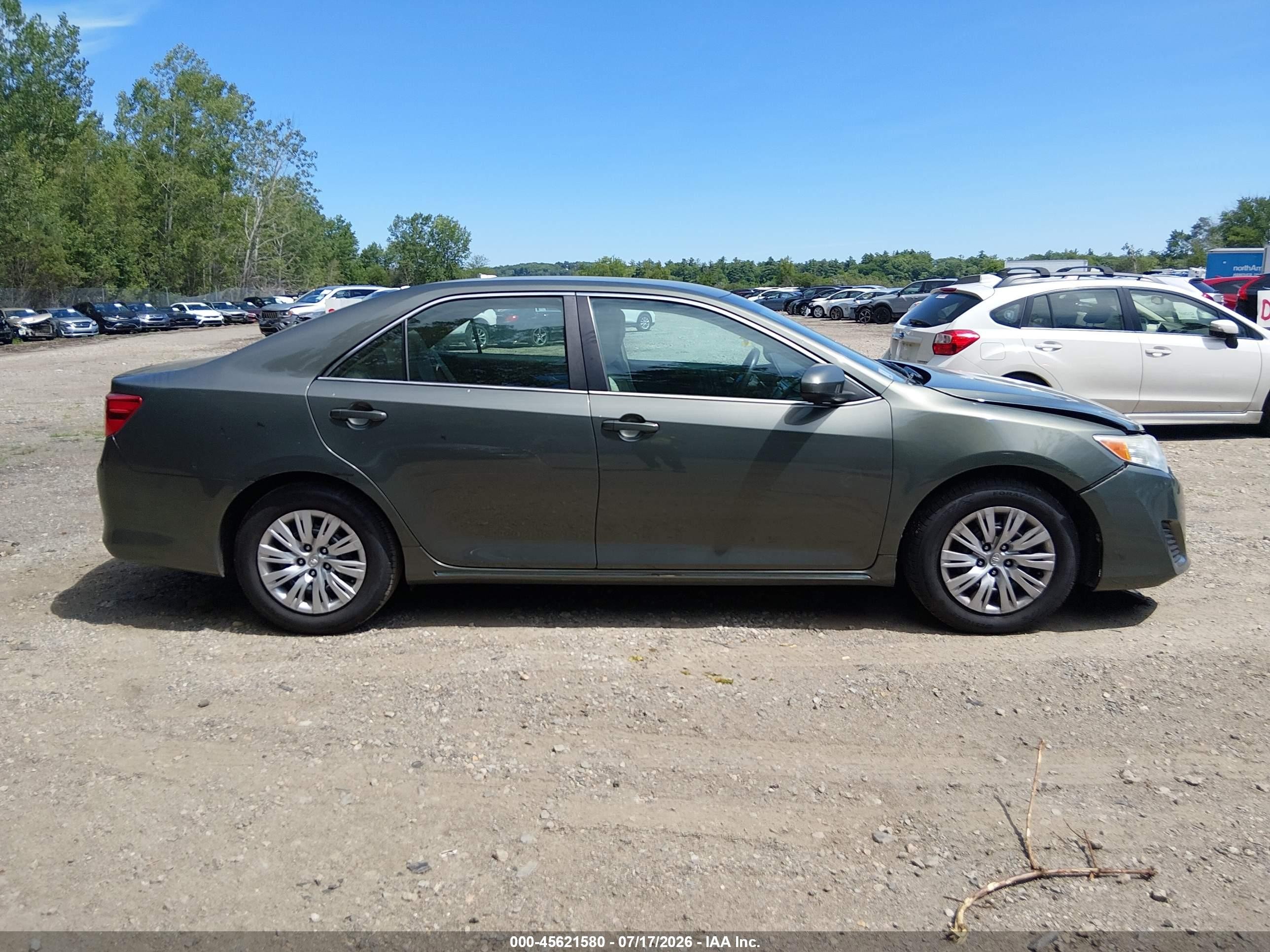 2013 Toyota Camry Le Green vin: 4T4BF1FKXDR293492