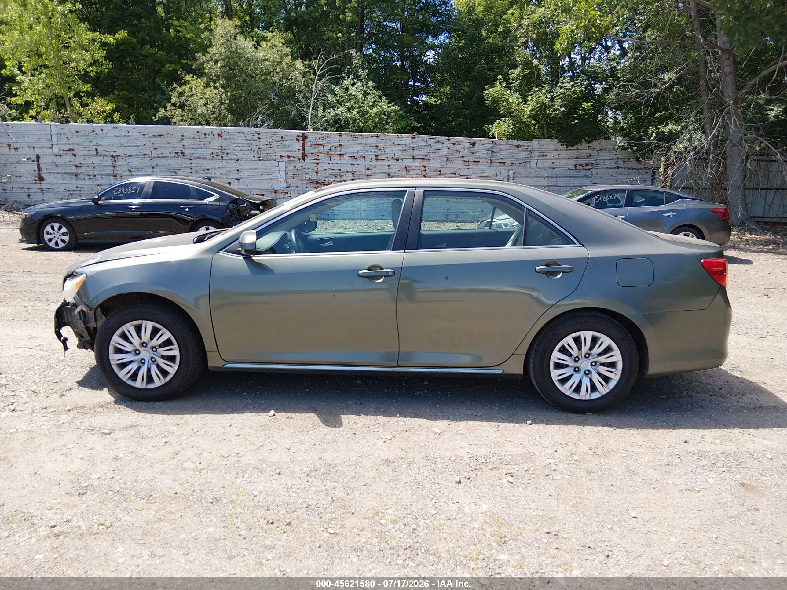 2013 Toyota Camry Le Green vin: 4T4BF1FKXDR293492