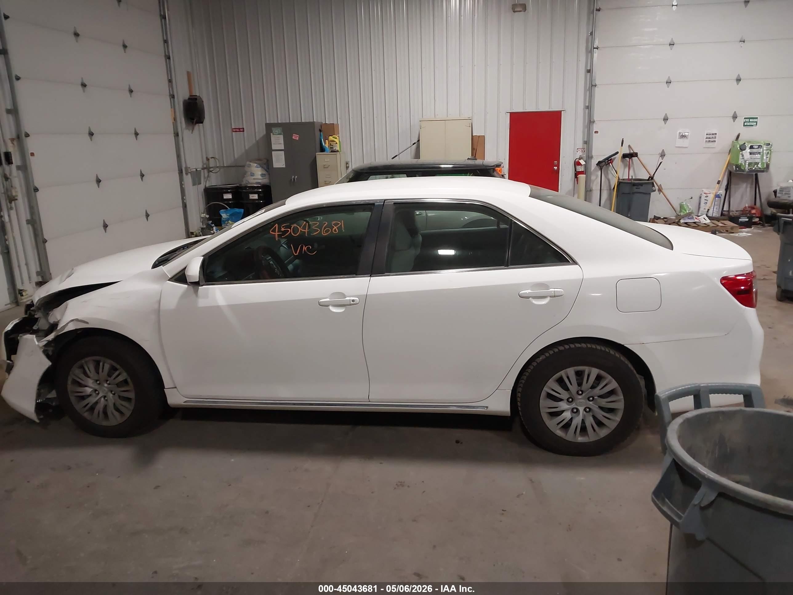 2013 Toyota Camry Le White vin: 4T4BF1FKXDR323526